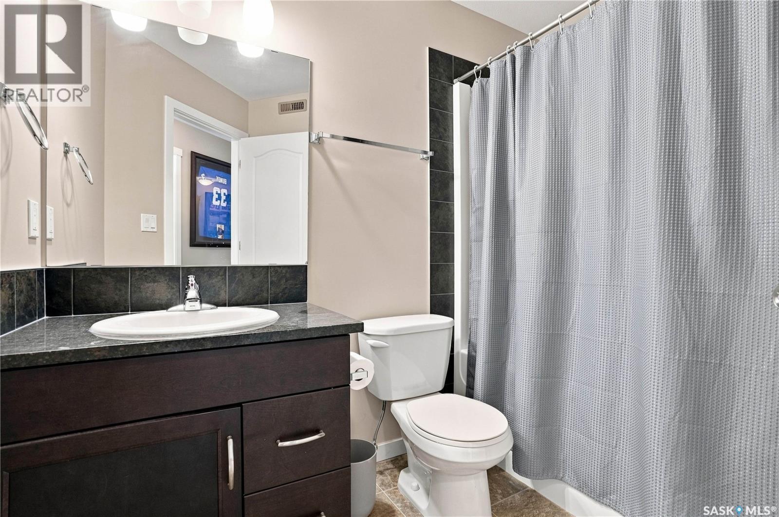 #1205 Grey STREET - Image 20