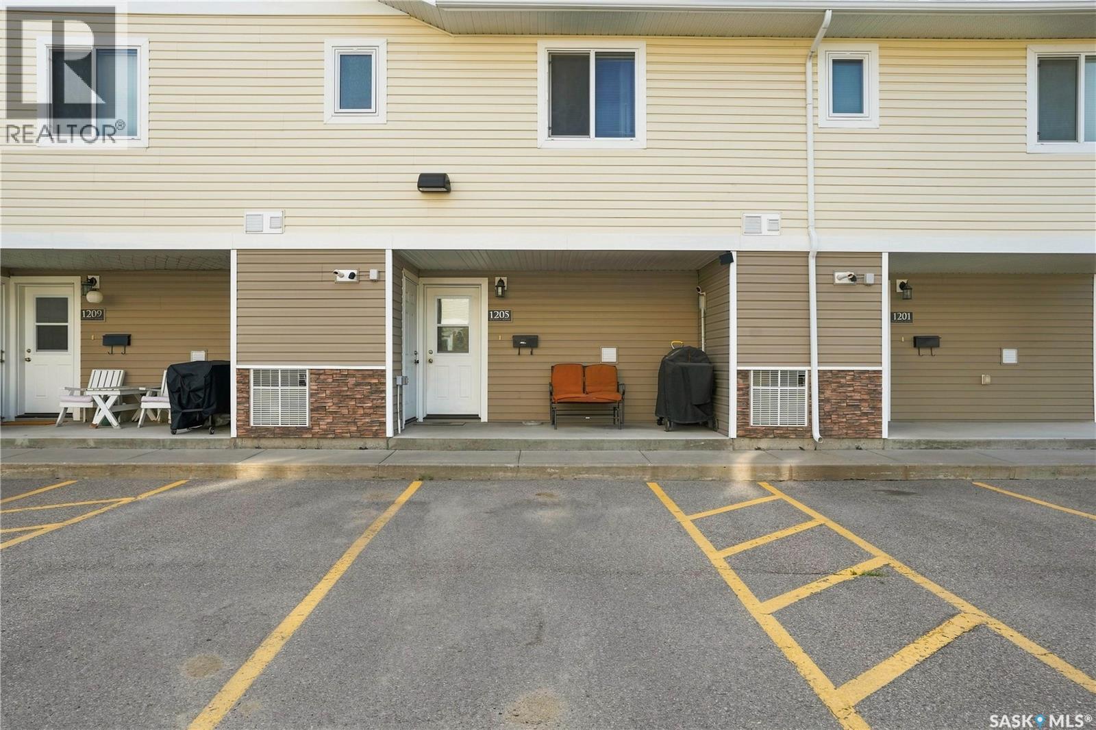 #1205 Grey STREET - Image 23