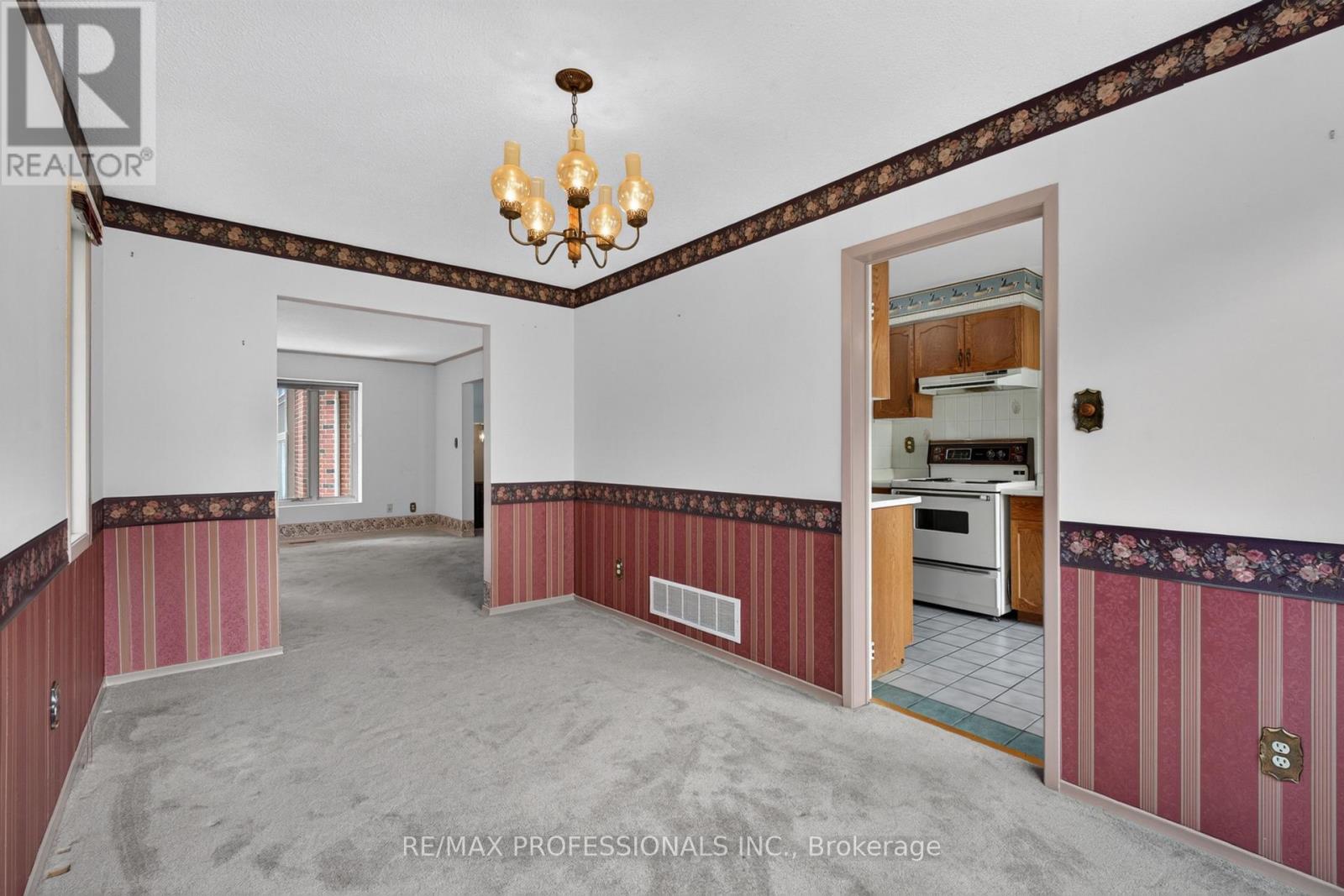 1001 REDBIRD CRESCENT - 12