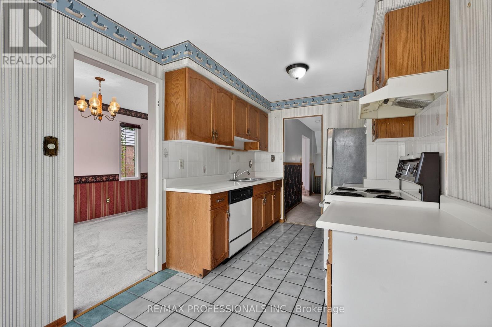1001 REDBIRD CRESCENT - 13