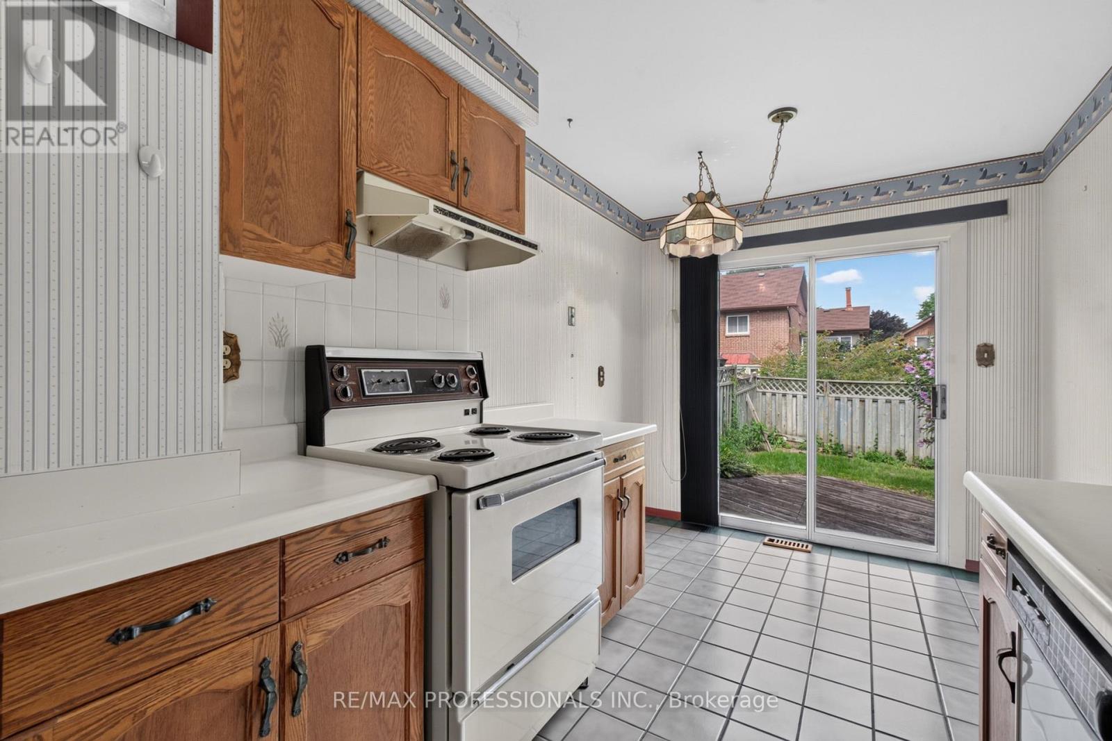1001 REDBIRD CRESCENT - 14