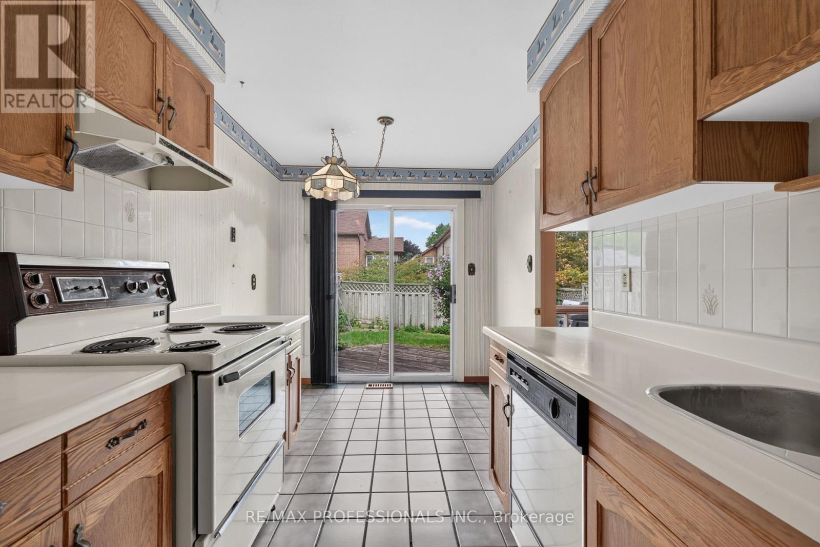1001 REDBIRD CRESCENT - 15