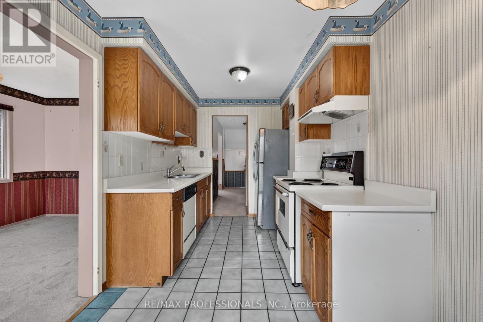 1001 REDBIRD CRESCENT - 16