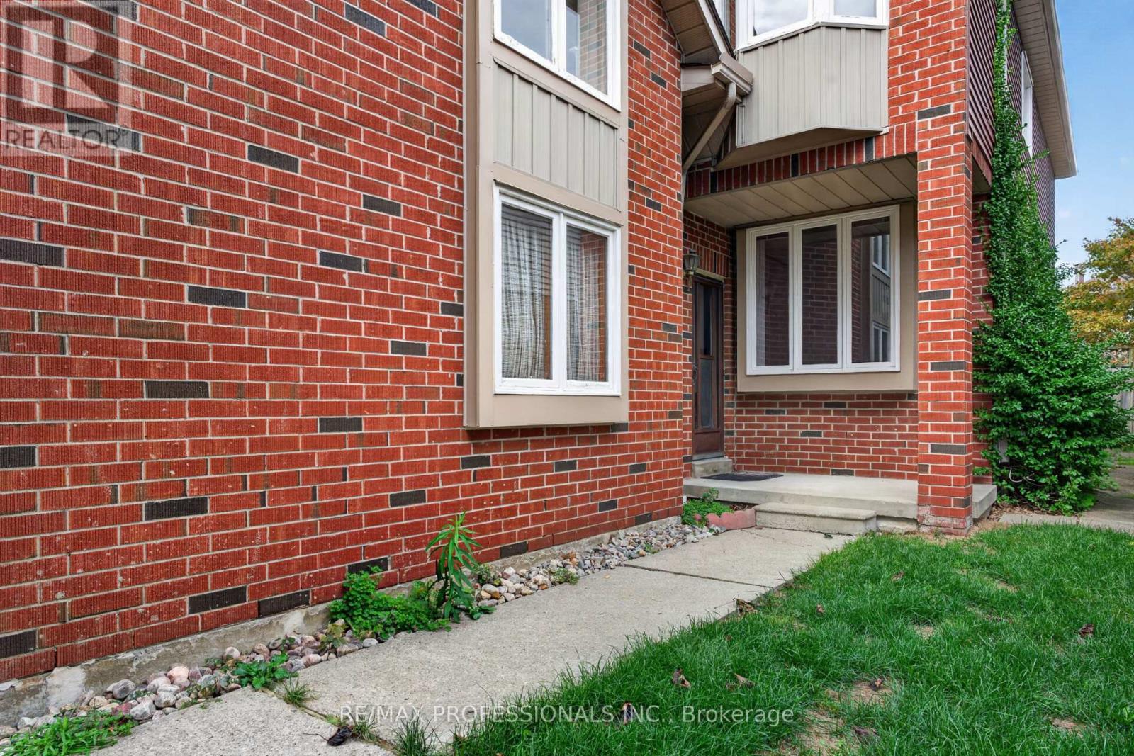 1001 REDBIRD CRESCENT - 3