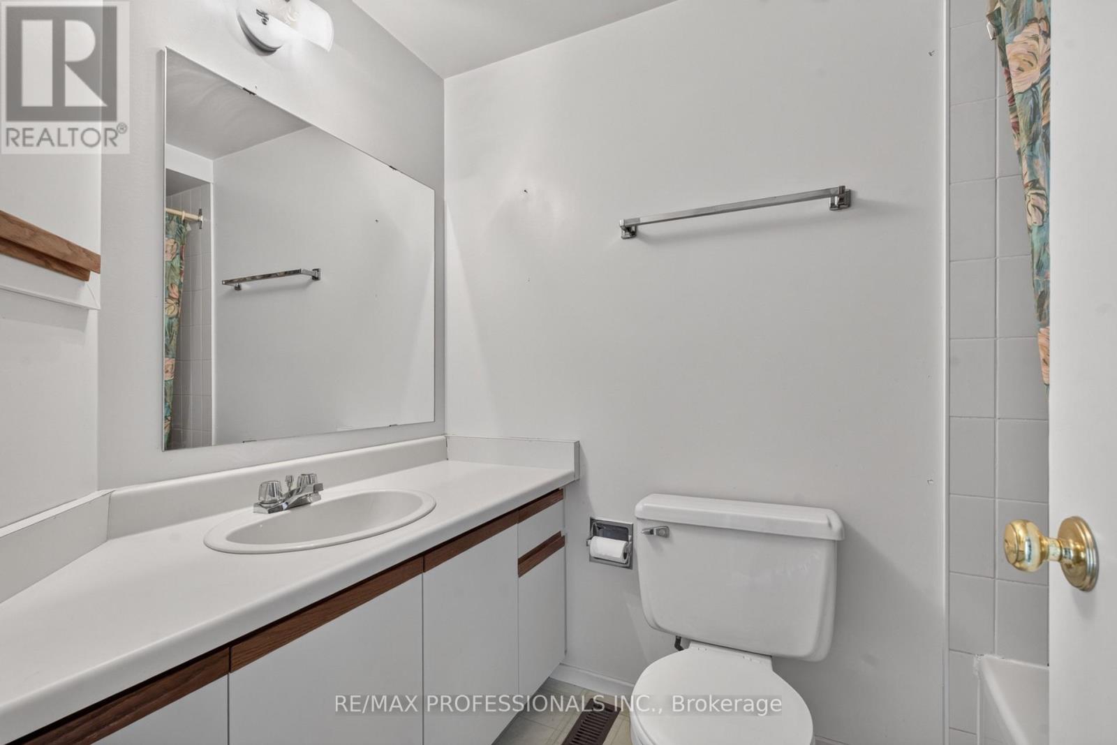 1001 REDBIRD CRESCENT - 33