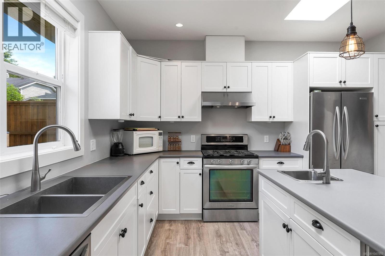  132 Crease Avenue, Saanich