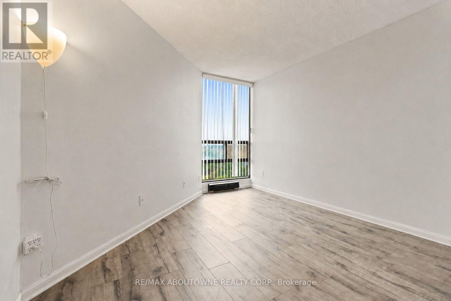 #901 45 KINGSBRIDGE GARDEN CIRCLE - Image 20