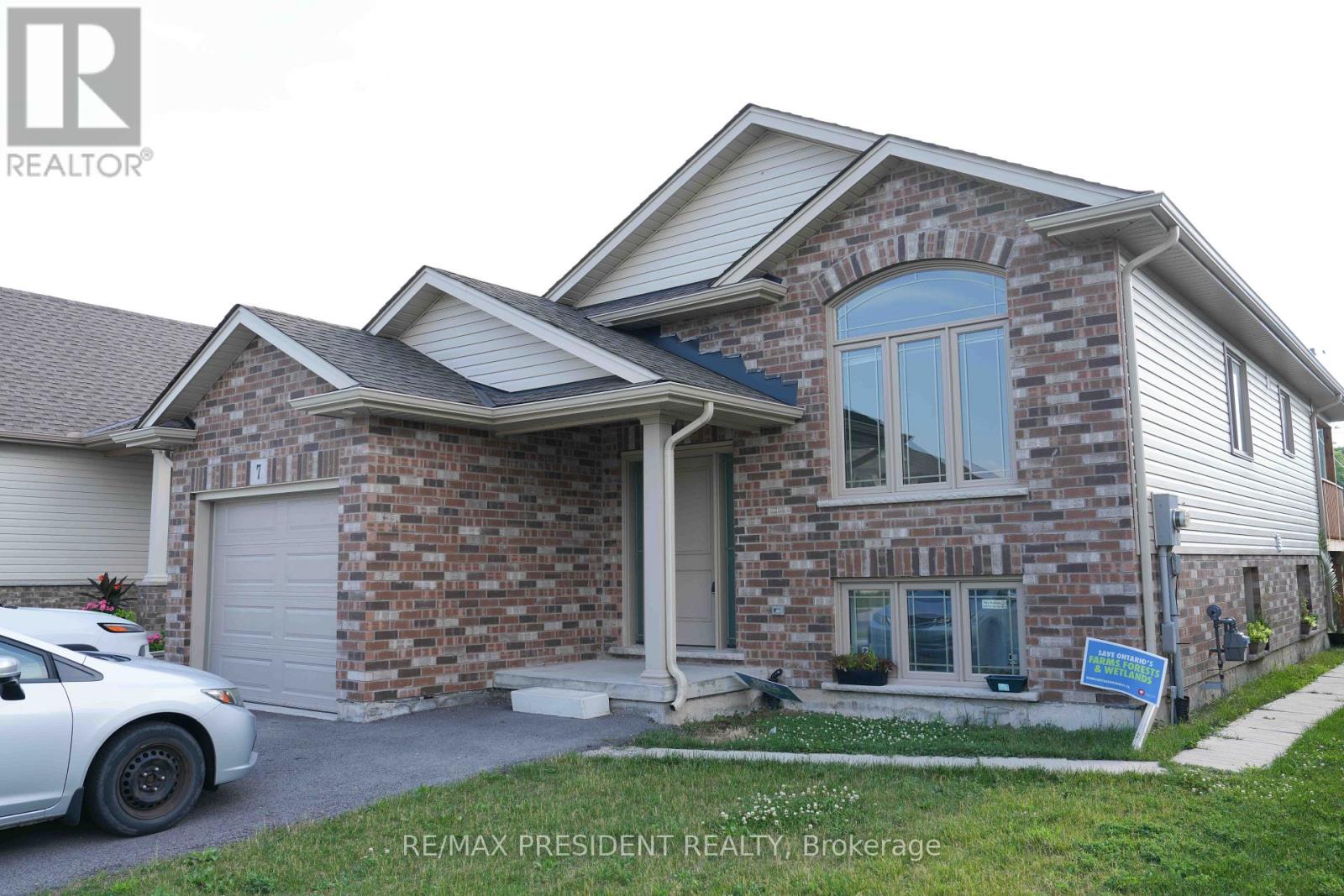 7 BERKSHIRE DRIVE - 1
