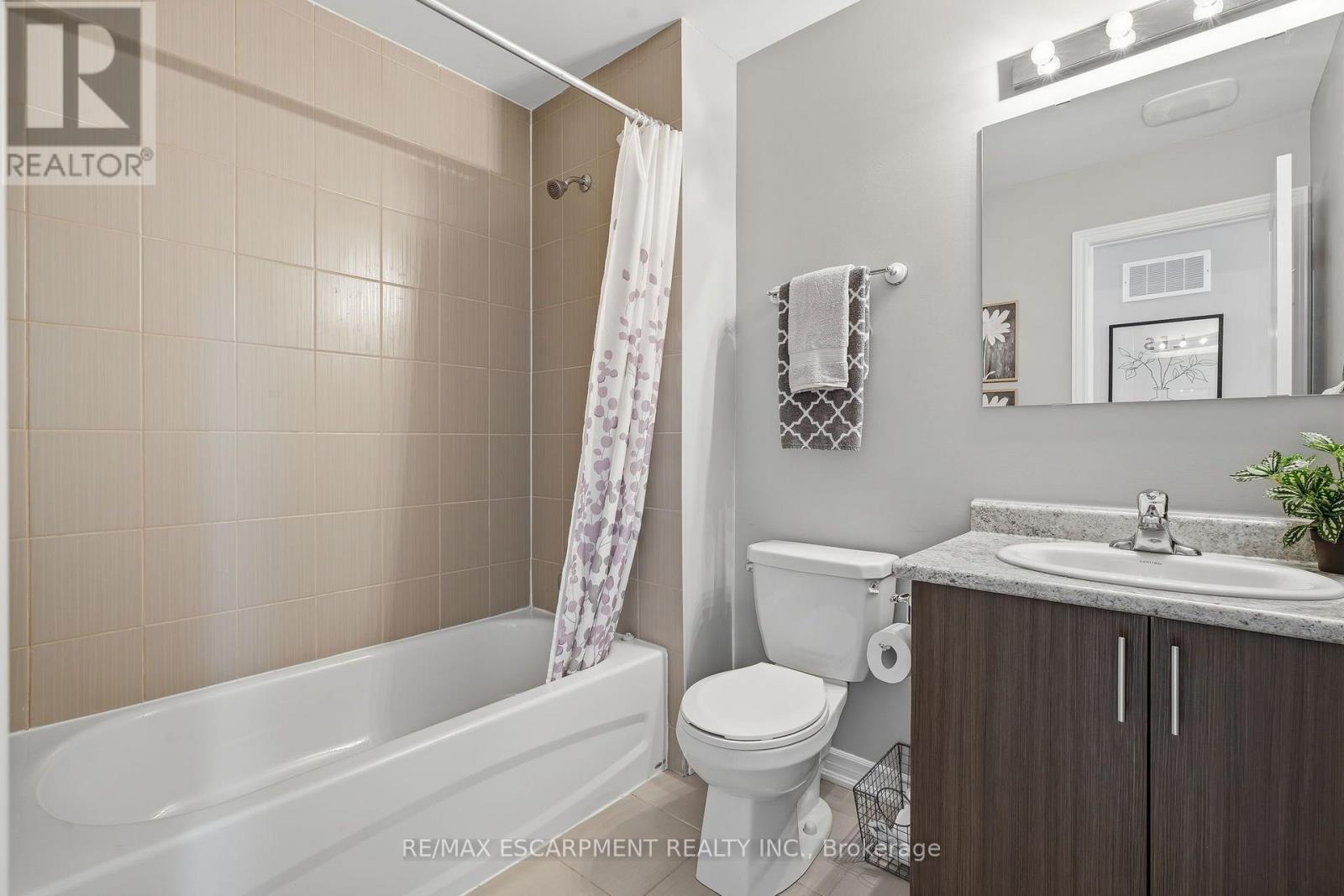 25 HISCOTT DRIVE - 16