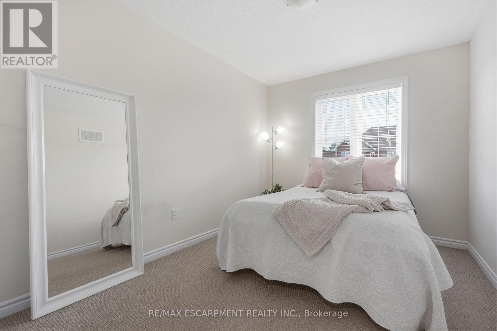25 HISCOTT DRIVE - 17