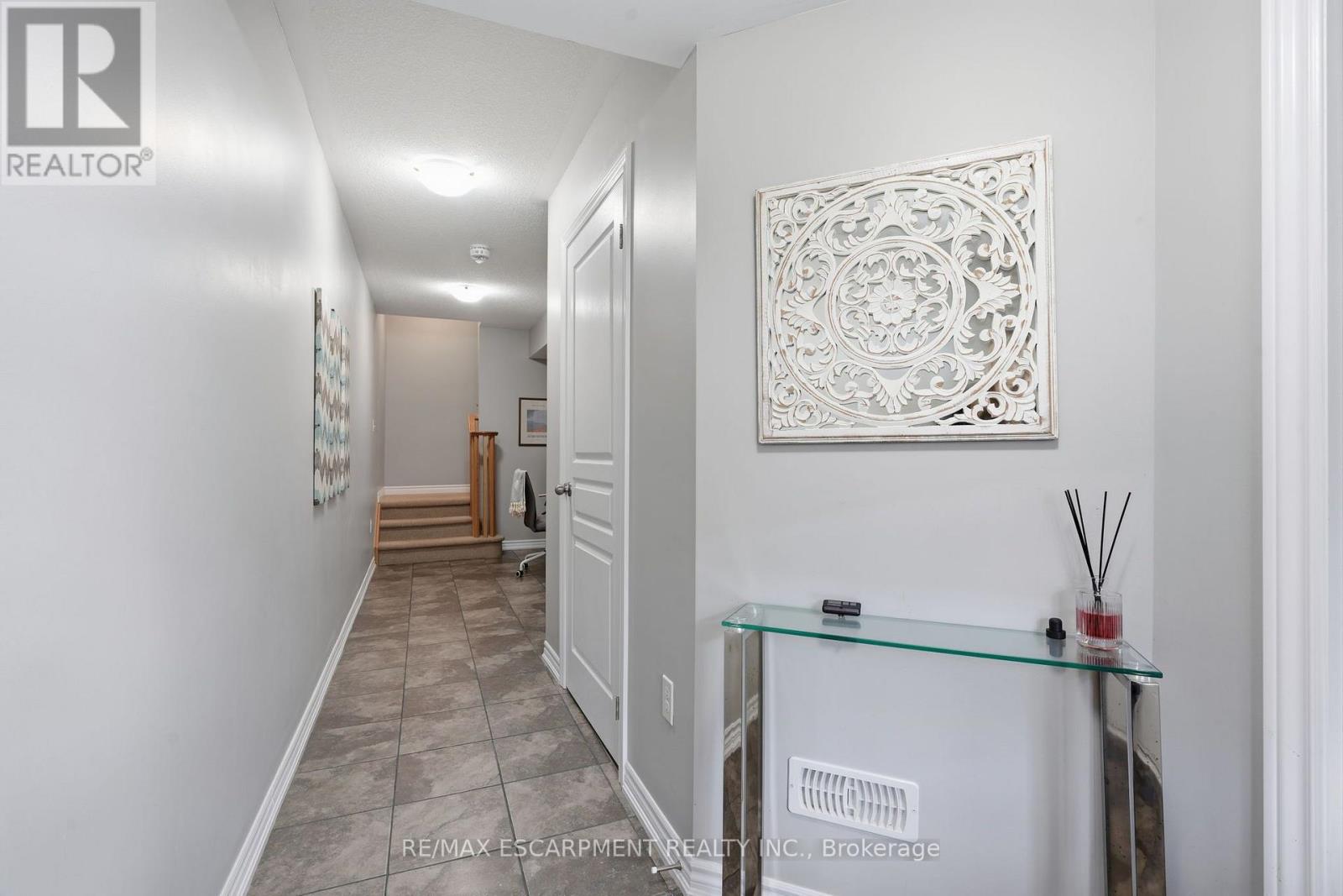 25 HISCOTT DRIVE - 3