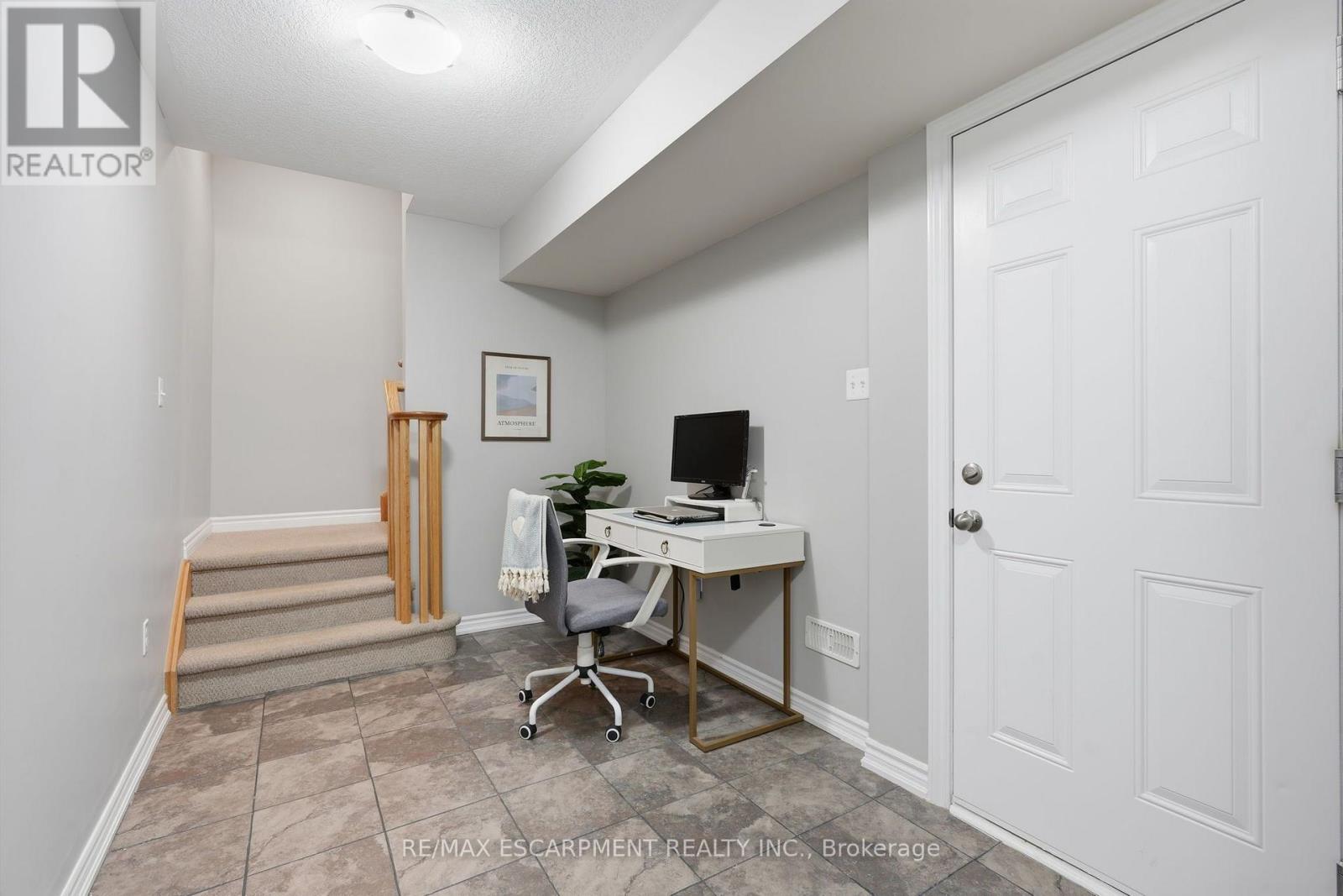 25 HISCOTT DRIVE - 4
