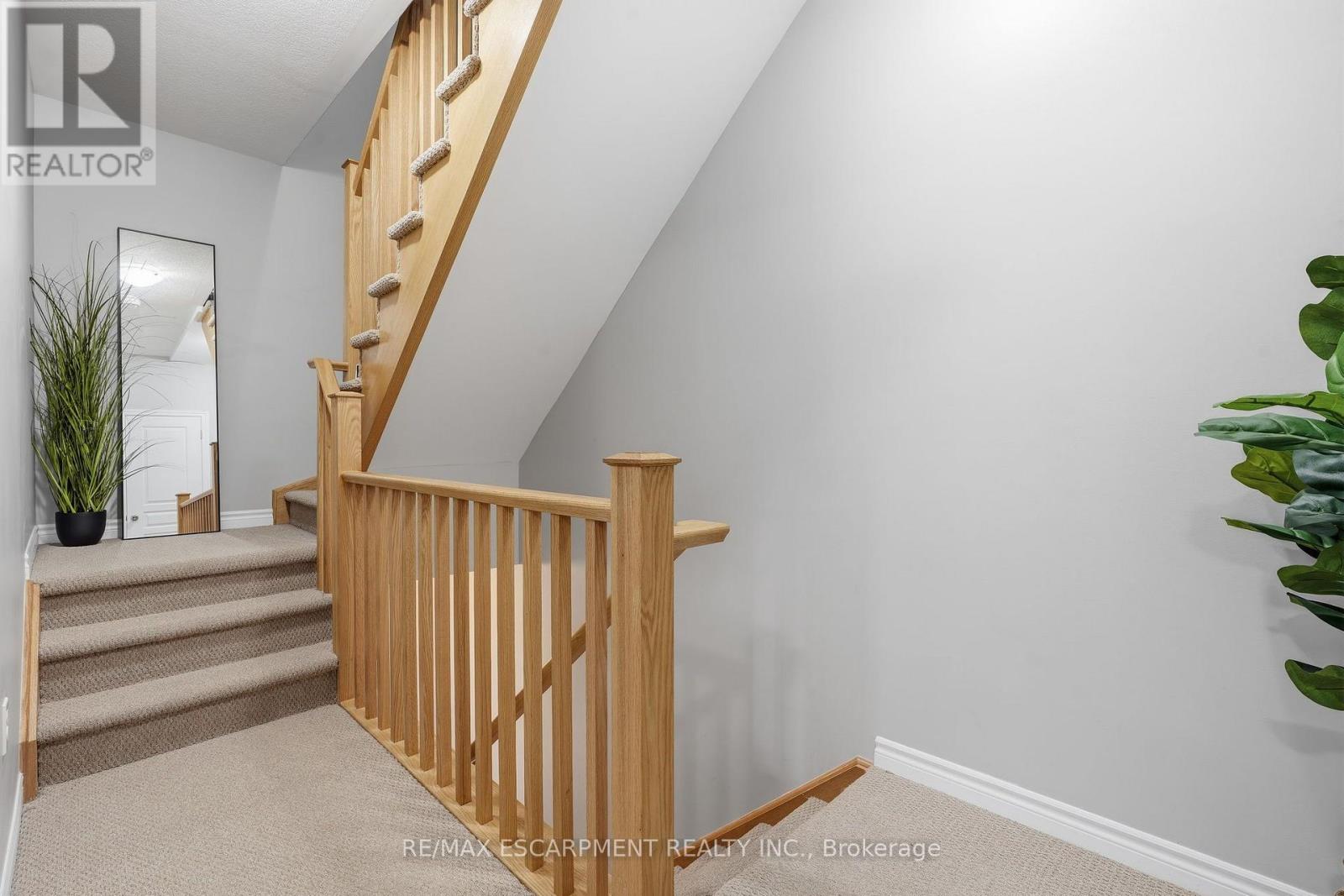 25 HISCOTT DRIVE - 5