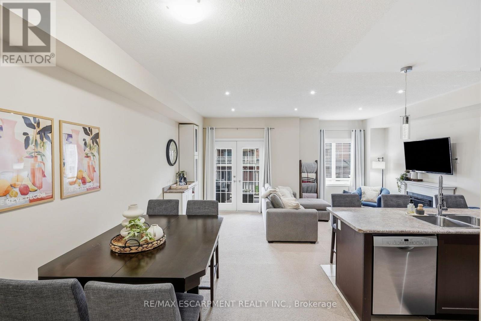 25 HISCOTT DRIVE - 6