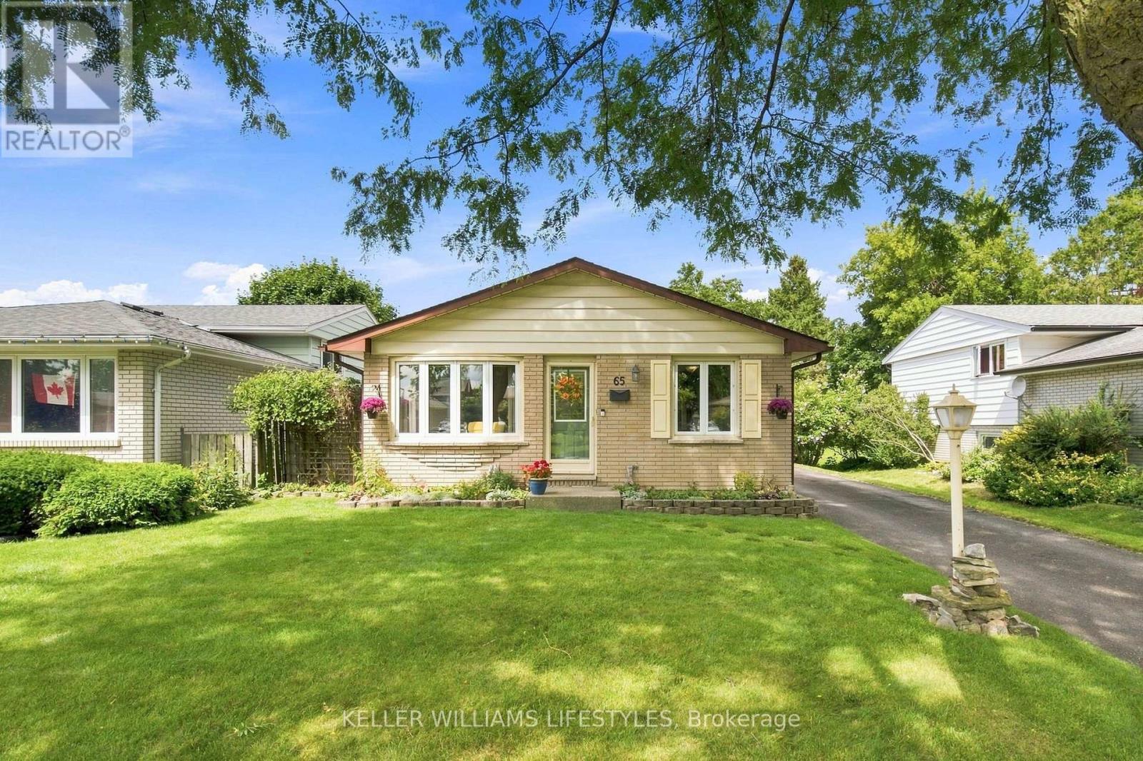 65 VILLENEUVE CRESCENT - 1