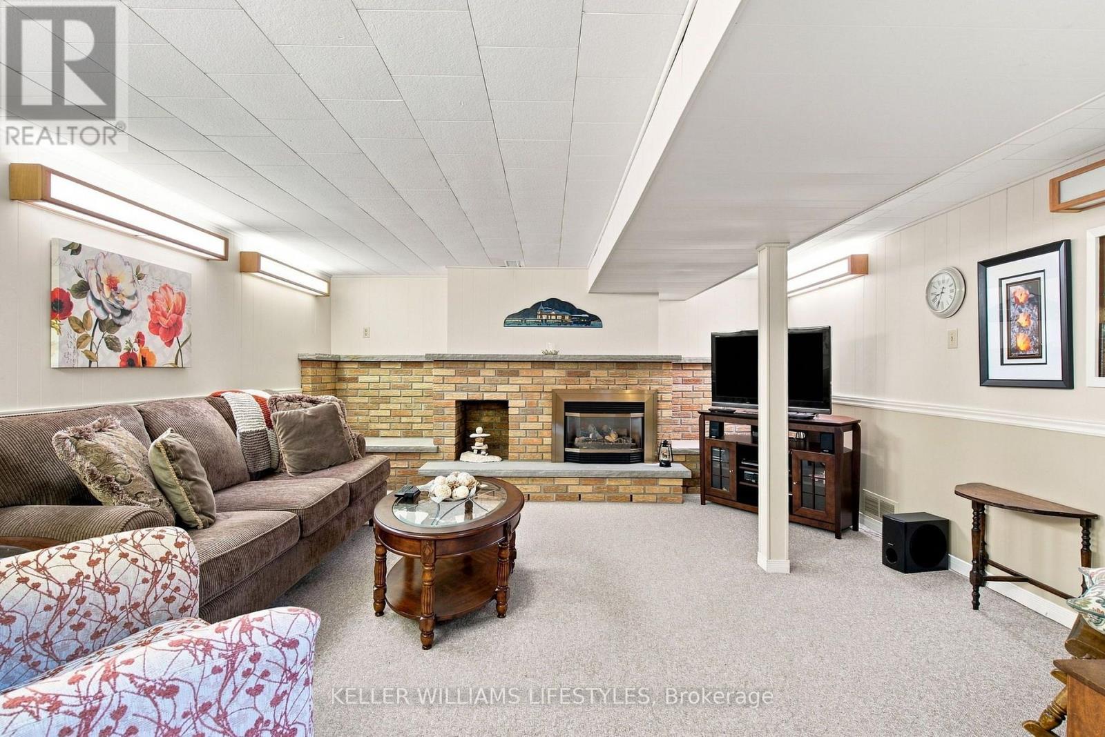 65 VILLENEUVE CRESCENT - Image 20