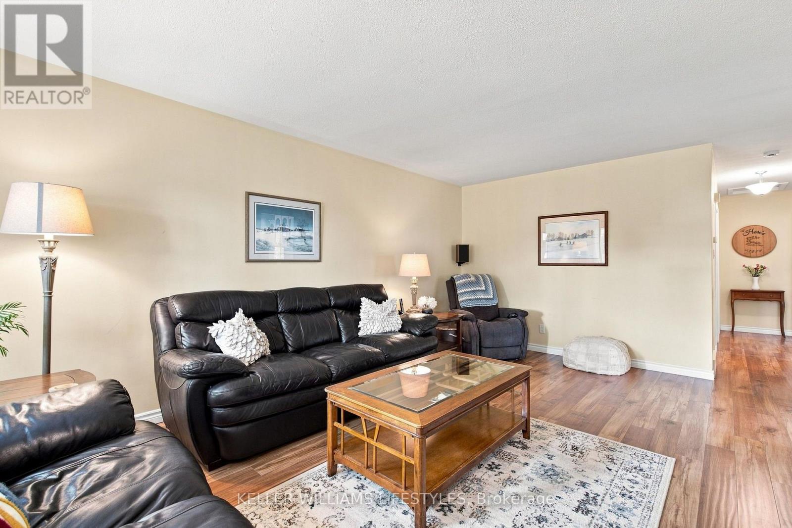65 VILLENEUVE CRESCENT - 4