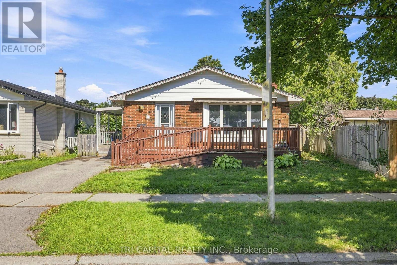 4 HARDING CRESCENT - 2