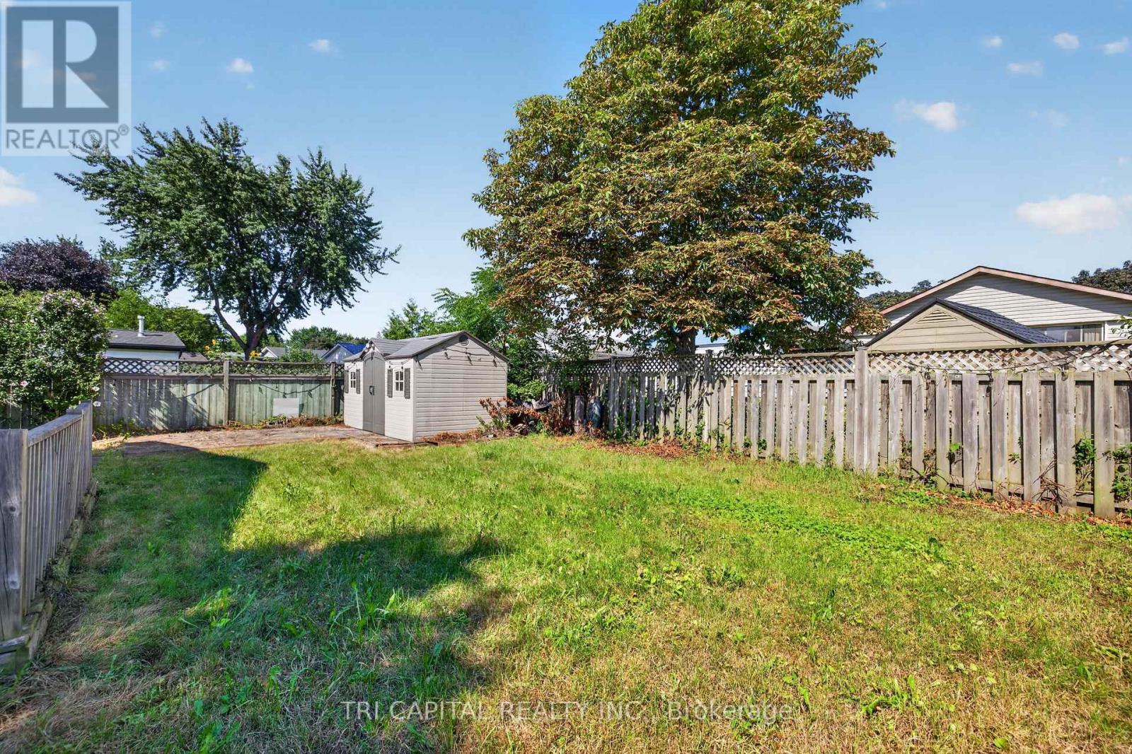 4 HARDING CRESCENT - 35