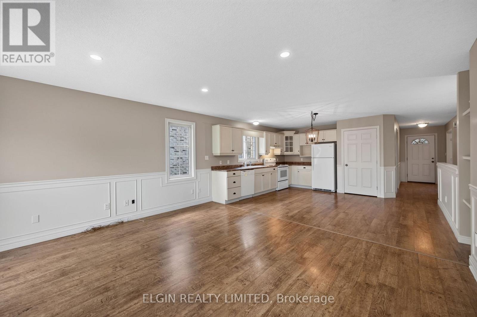 40 SCHREYER DRIVE - 15
