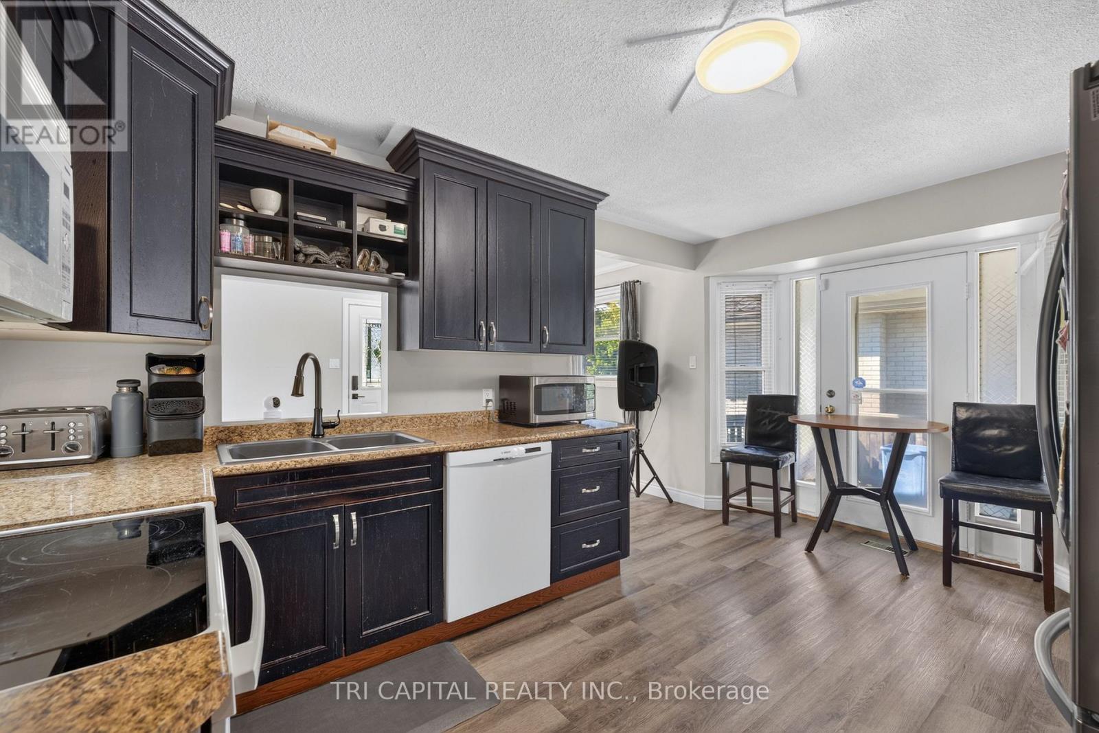 4 HARDING CRESCENT - 10