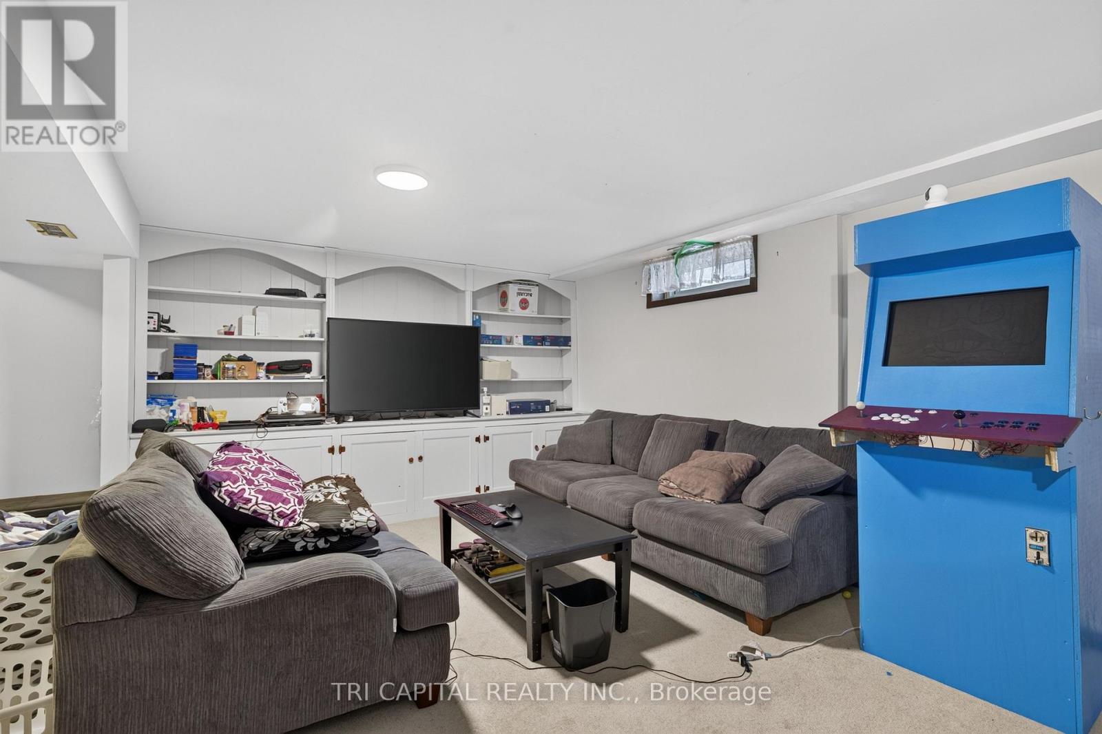 4 HARDING CRESCENT - 23