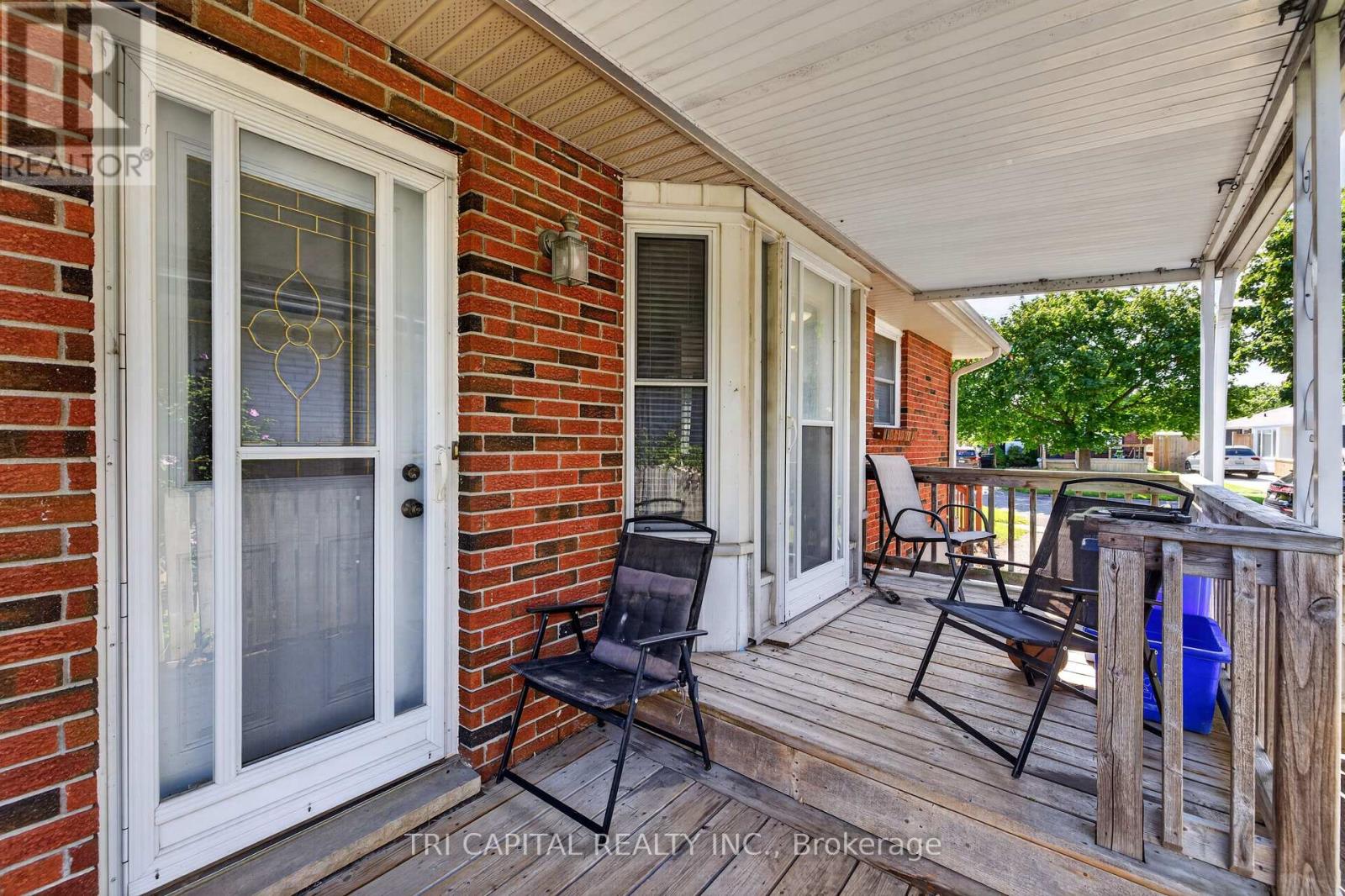 4 HARDING CRESCENT - 30