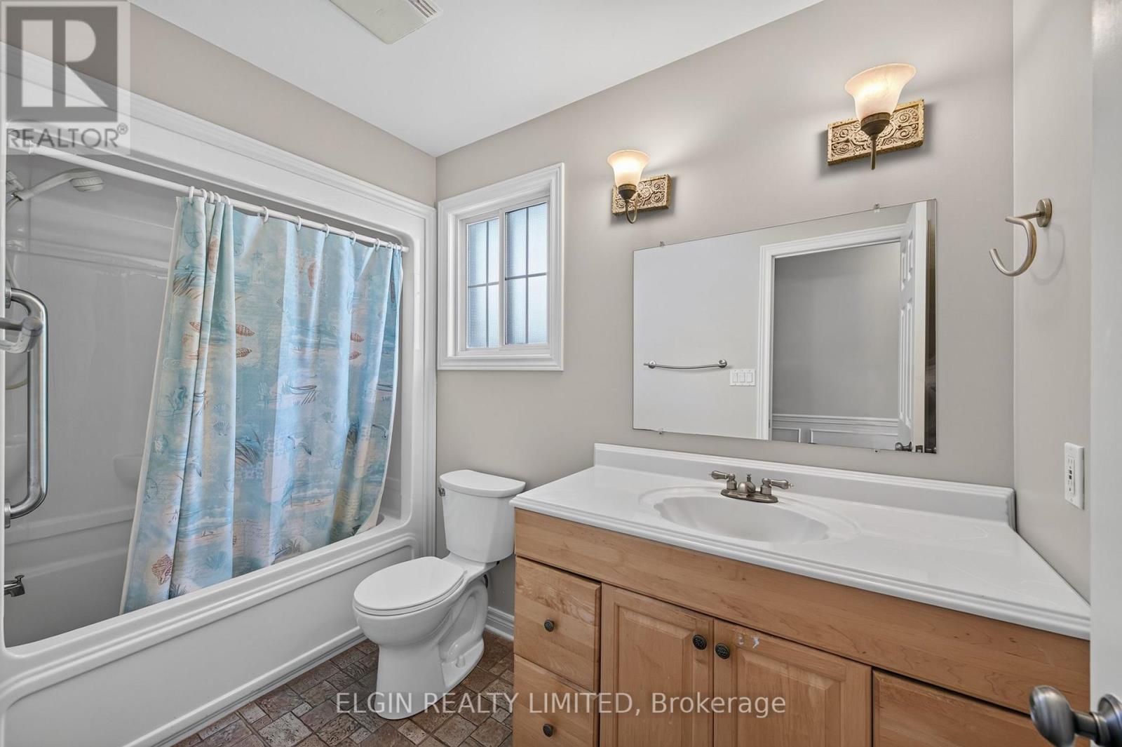 40 SCHREYER DRIVE - 21
