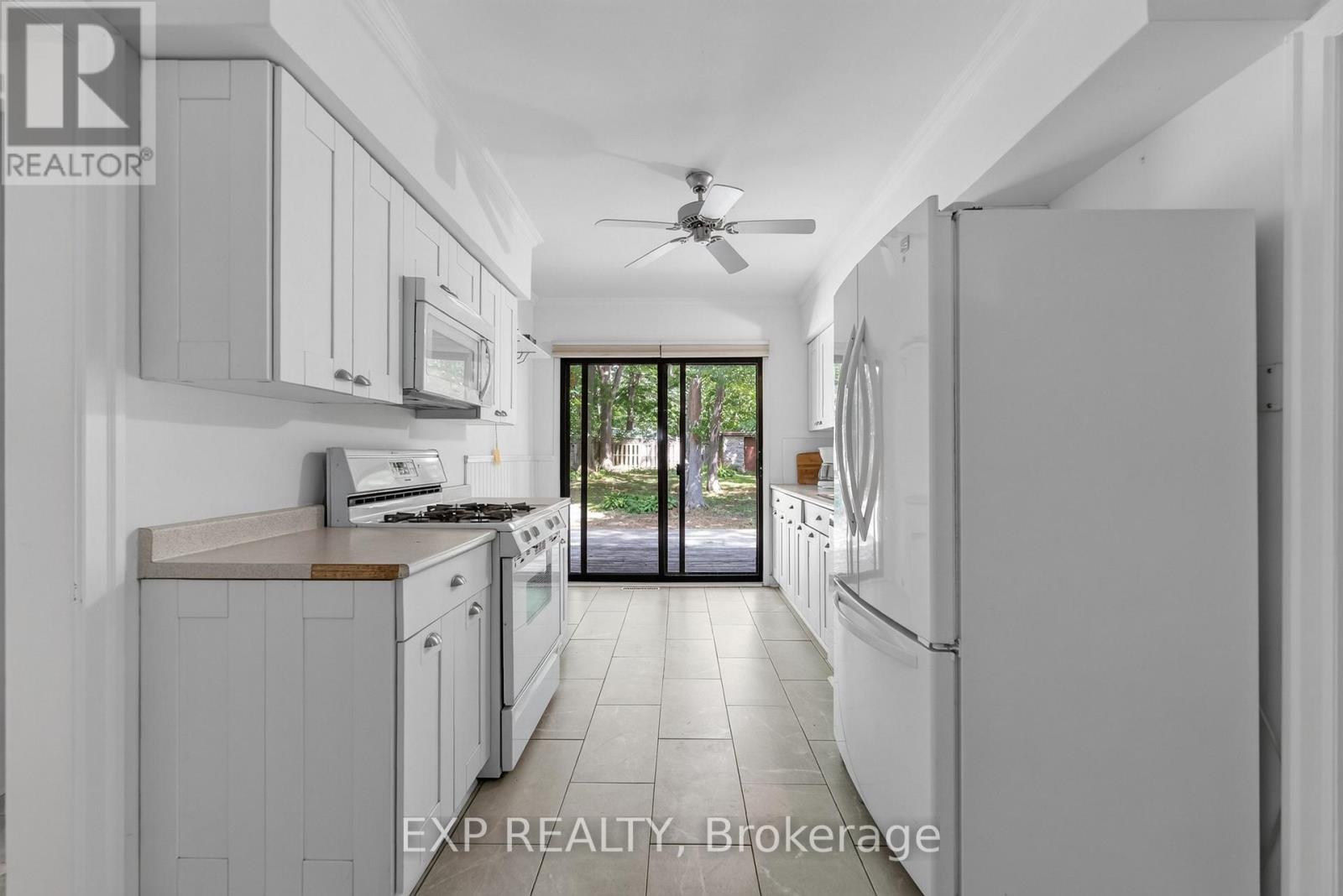 564 PROSPECT POINT ROAD N - 12