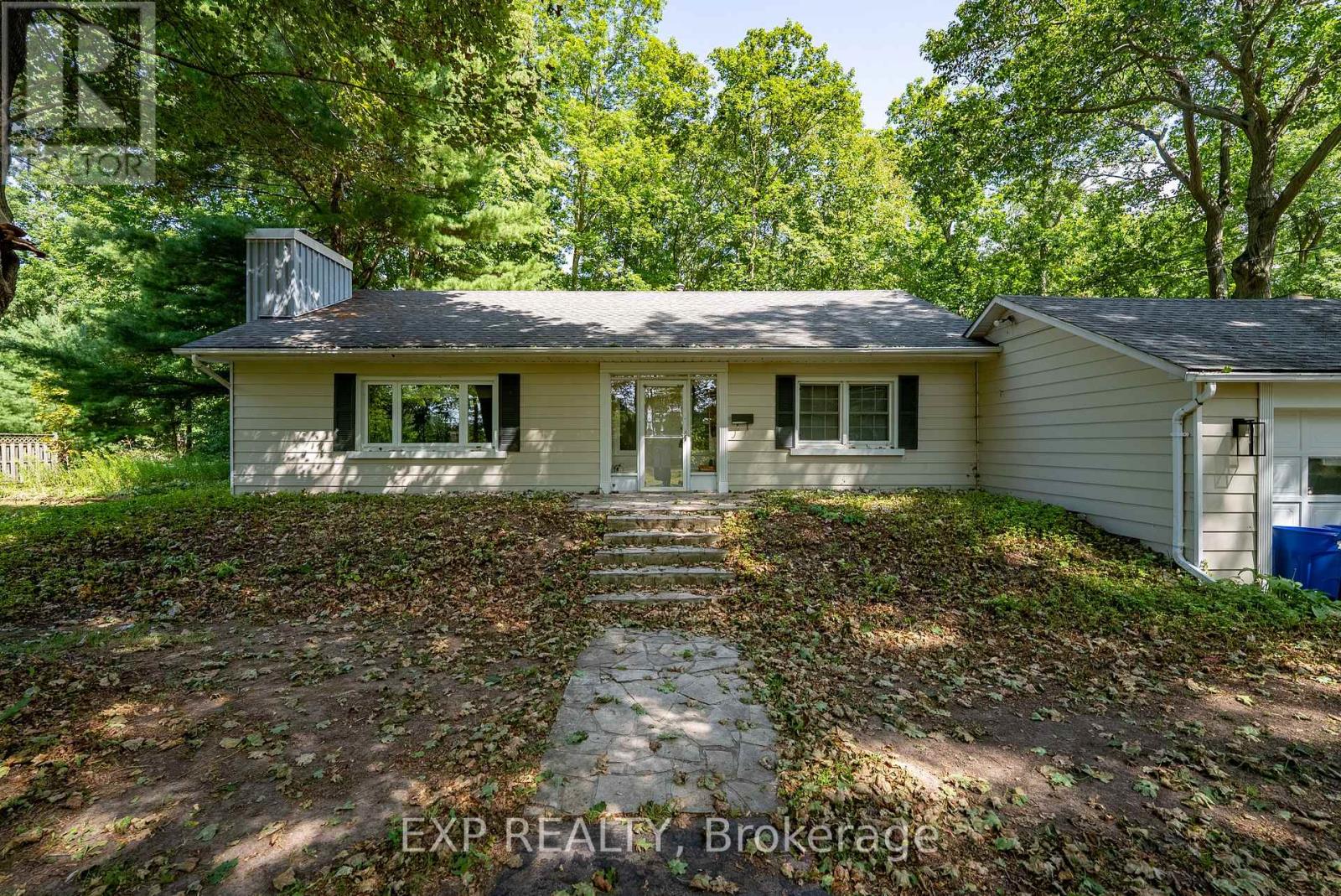 564 PROSPECT POINT ROAD N - 2