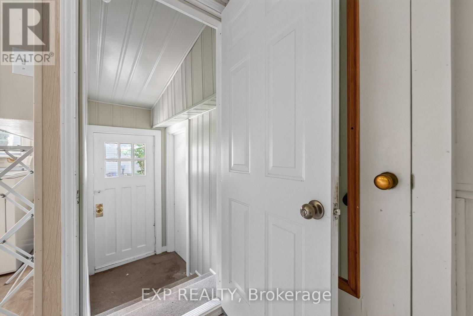 564 PROSPECT POINT ROAD N - 23