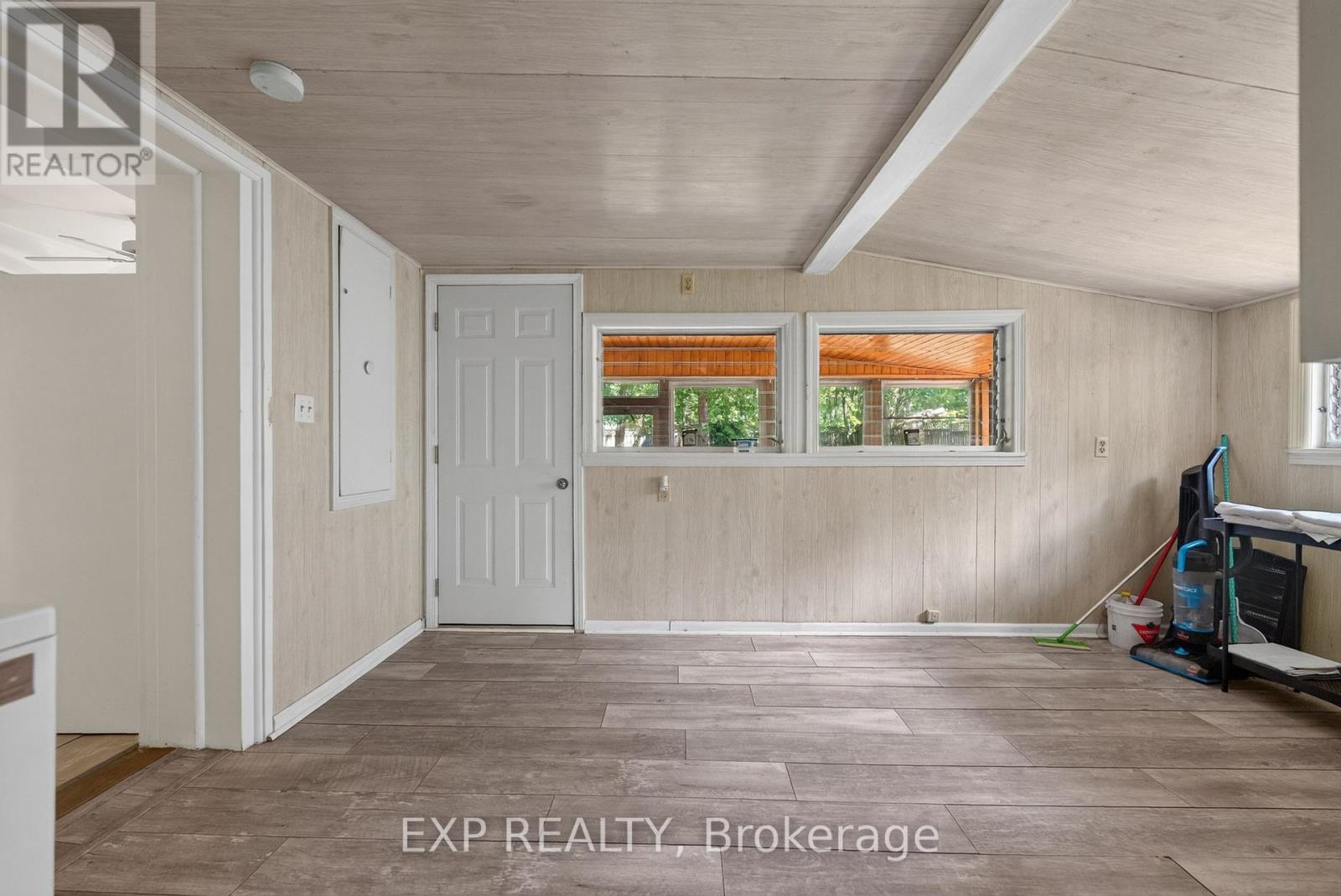564 PROSPECT POINT ROAD N - Image 24