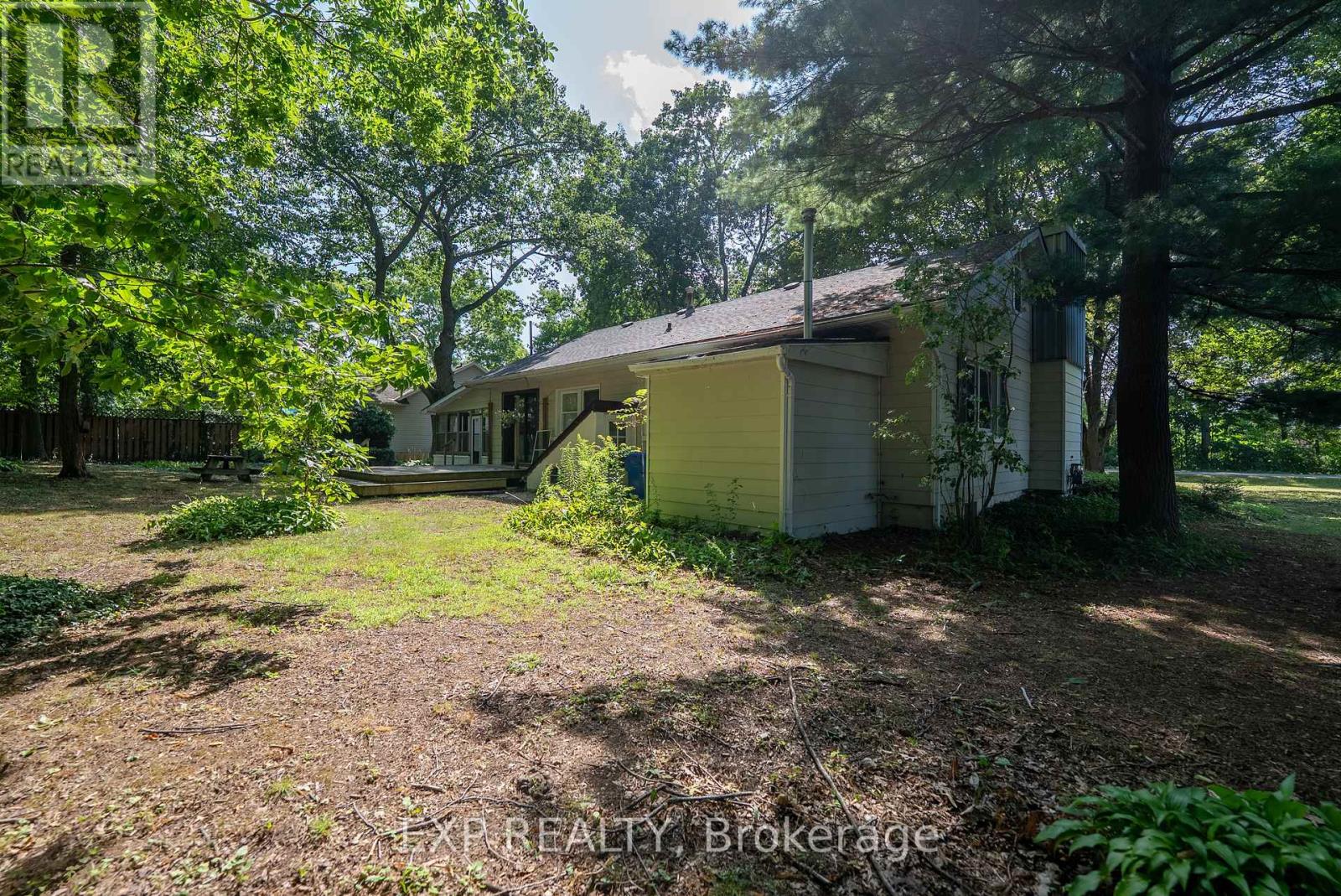 564 PROSPECT POINT ROAD N - 32