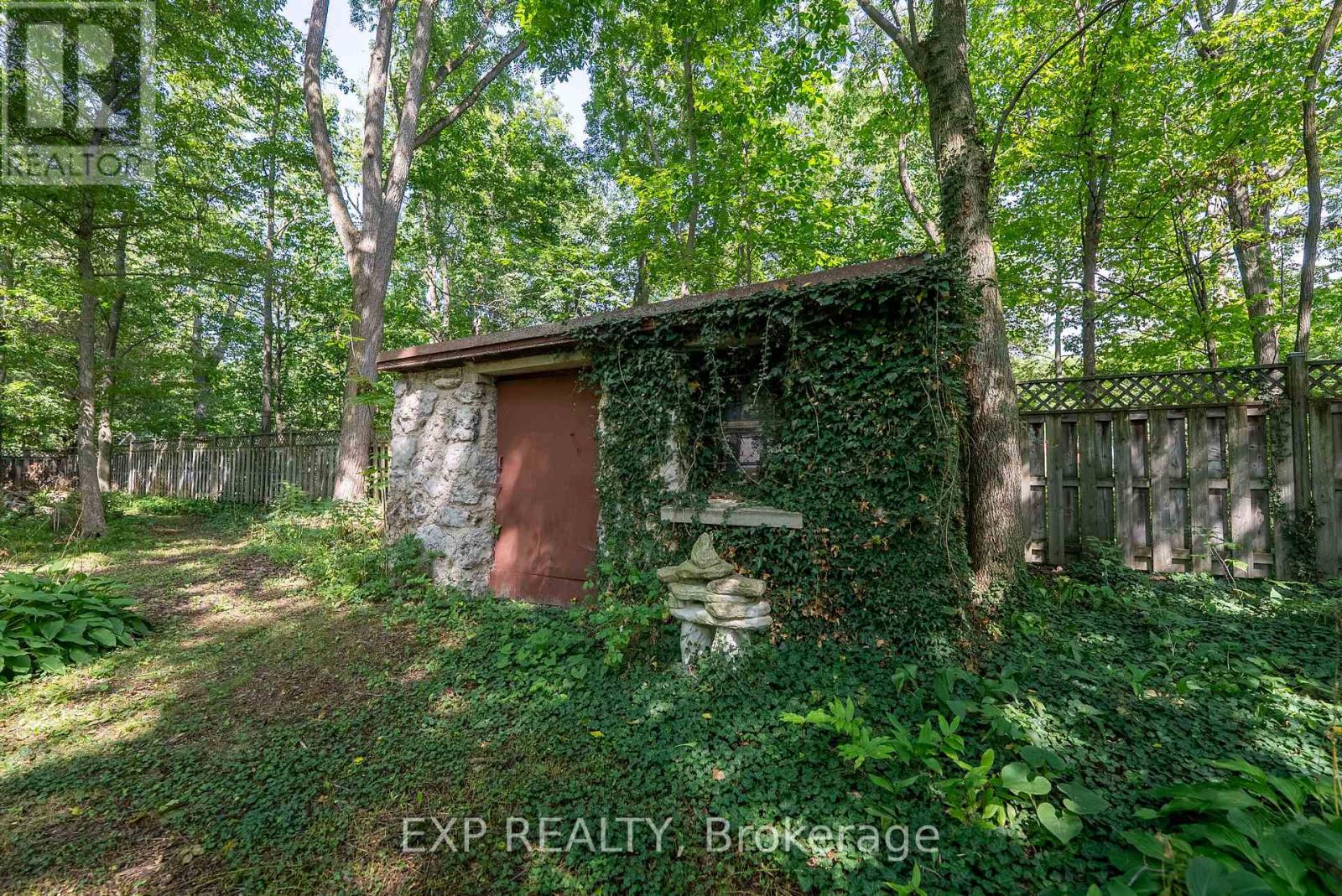 564 PROSPECT POINT ROAD N - 40