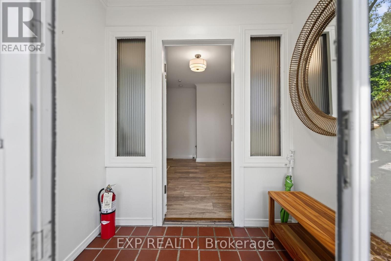 564 PROSPECT POINT ROAD N - 5