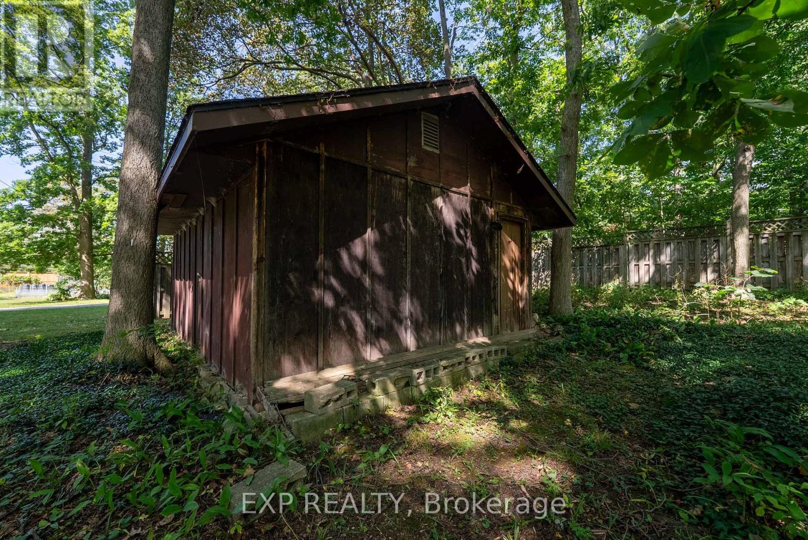 564 PROSPECT POINT ROAD N - 35