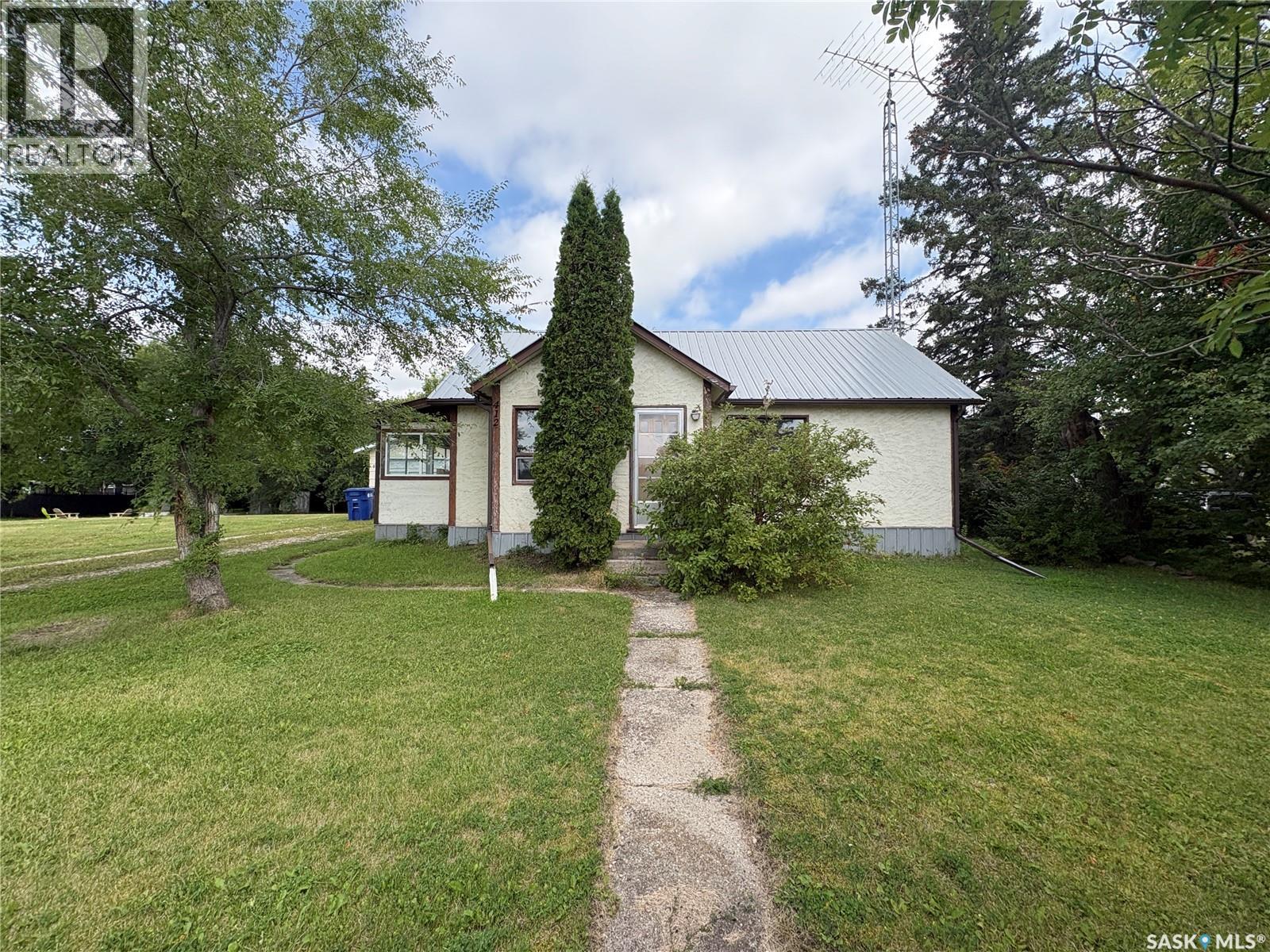 412 1st AVENUE, Spy Hill, Saskatchewan, S0A3W0, Spy Hill, Saskatchewan — photo 2 of 5