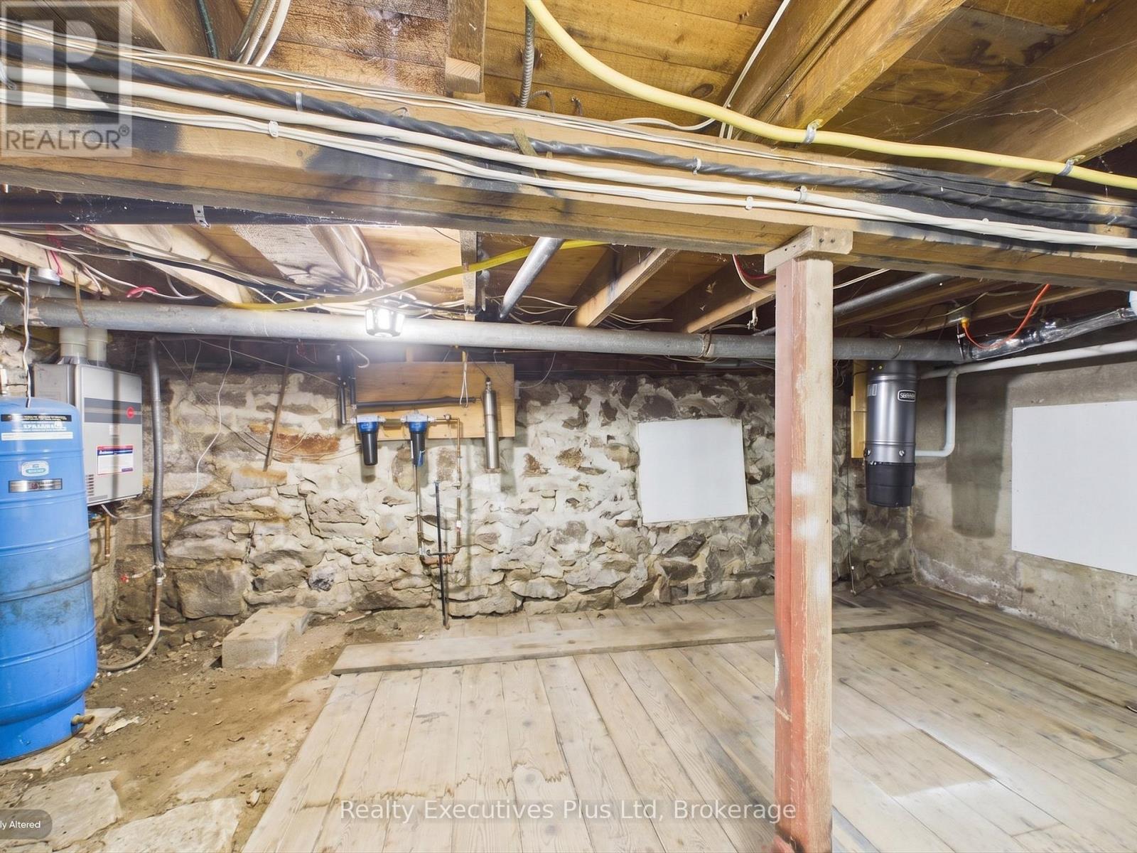 16 ALBERT STREET - 40