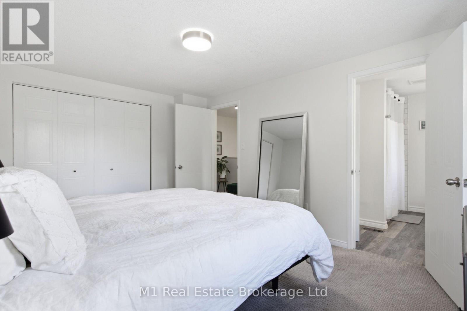 5 GRANDRIDGE CRESCENT - 18