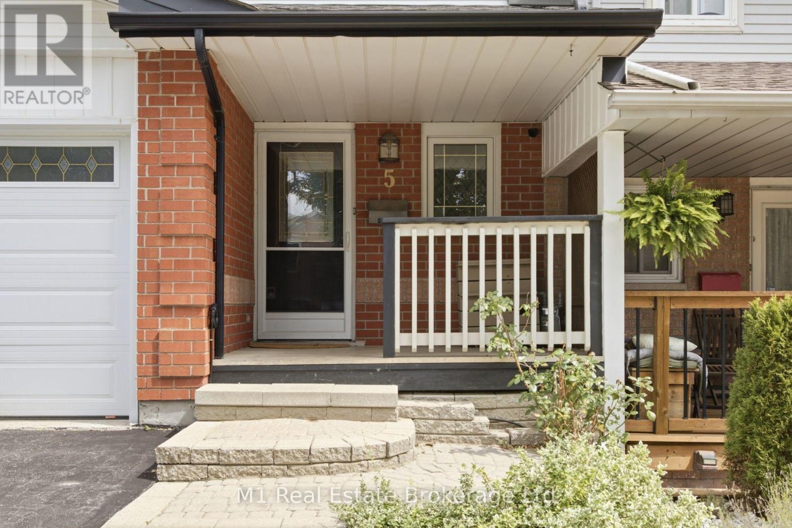 5 GRANDRIDGE CRESCENT - 2
