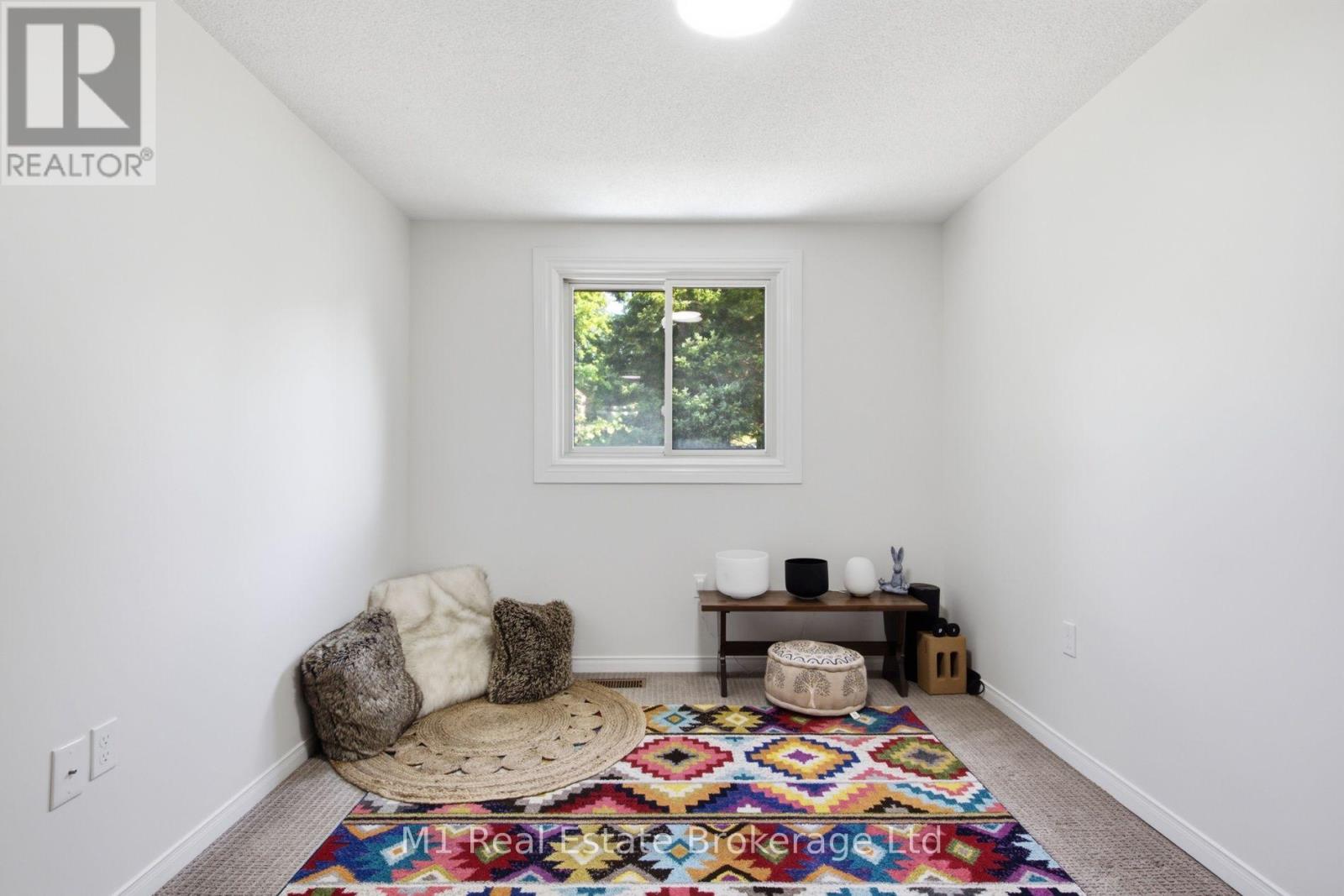 5 GRANDRIDGE CRESCENT - 22