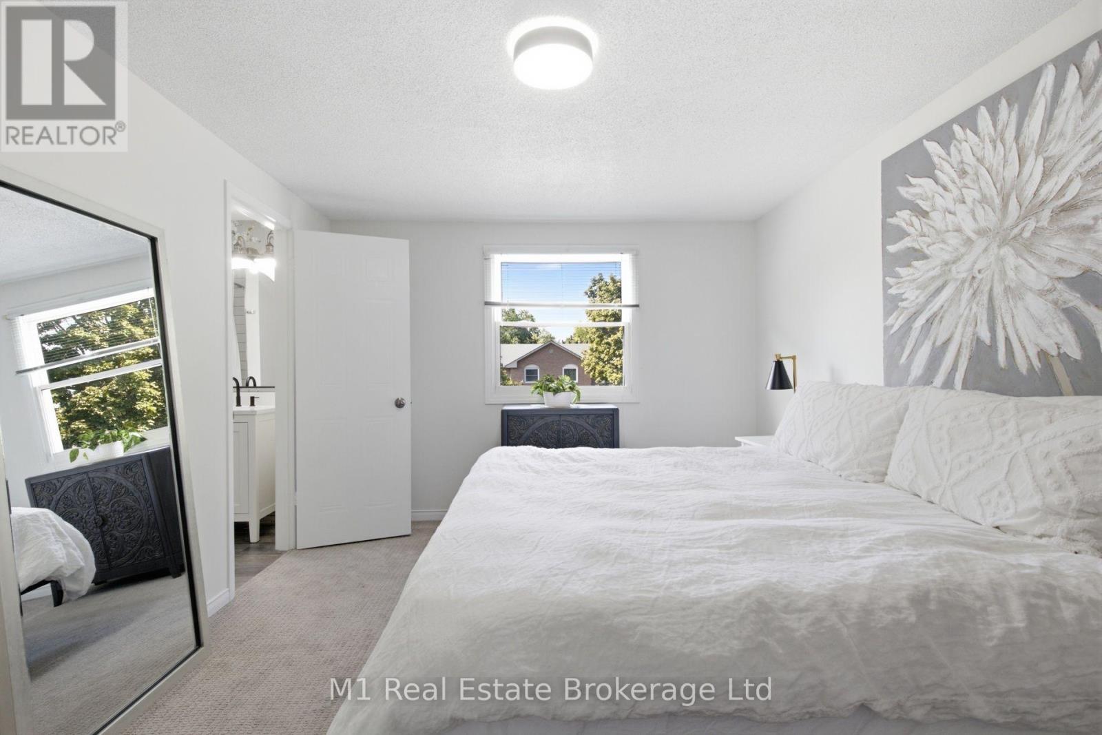 5 GRANDRIDGE CRESCENT - 16