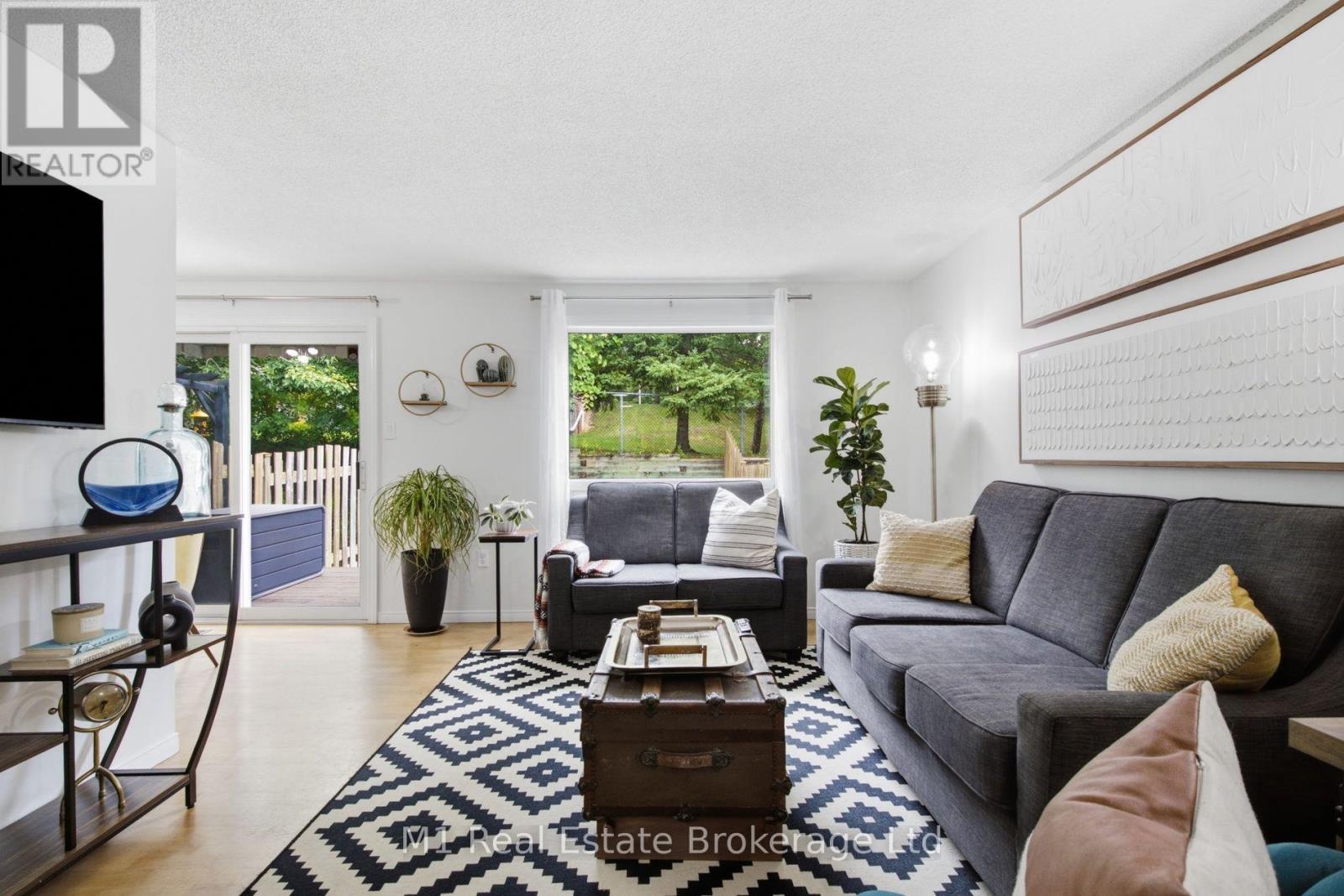 5 GRANDRIDGE CRESCENT - 5