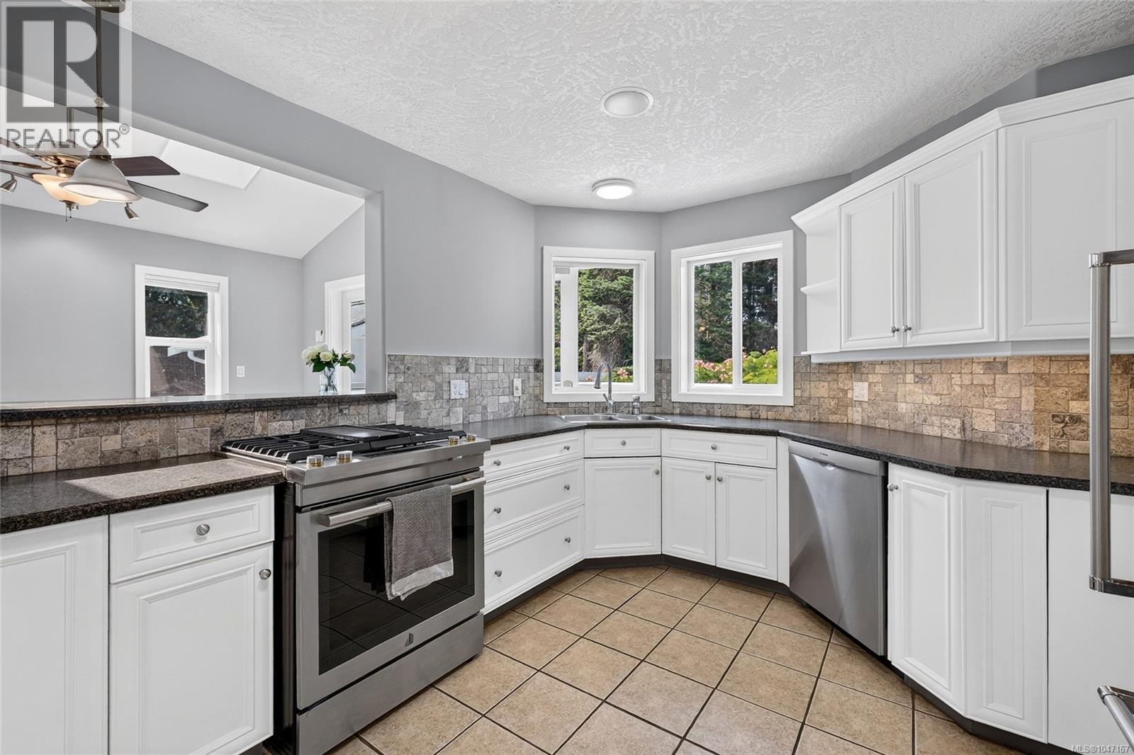 16 Edwards Estates Rd - 10