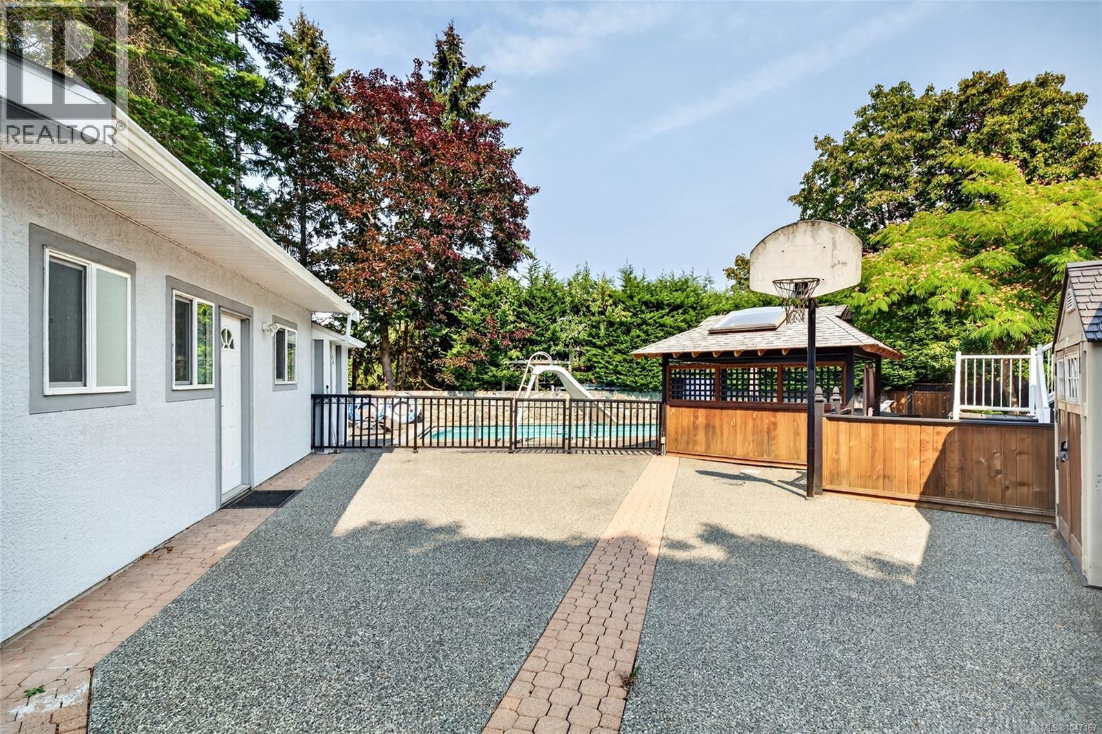 16 Edwards Estates Rd - 50