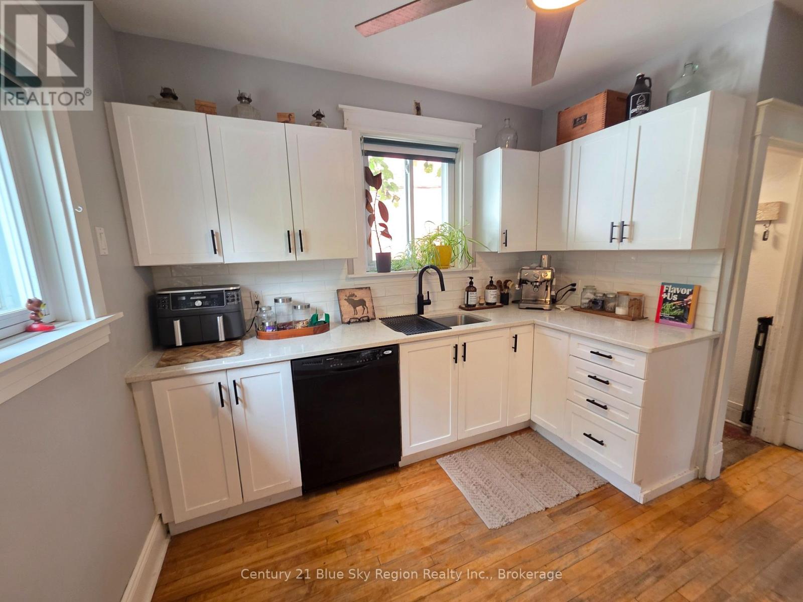 153 FIRST AVENUE W - 18
