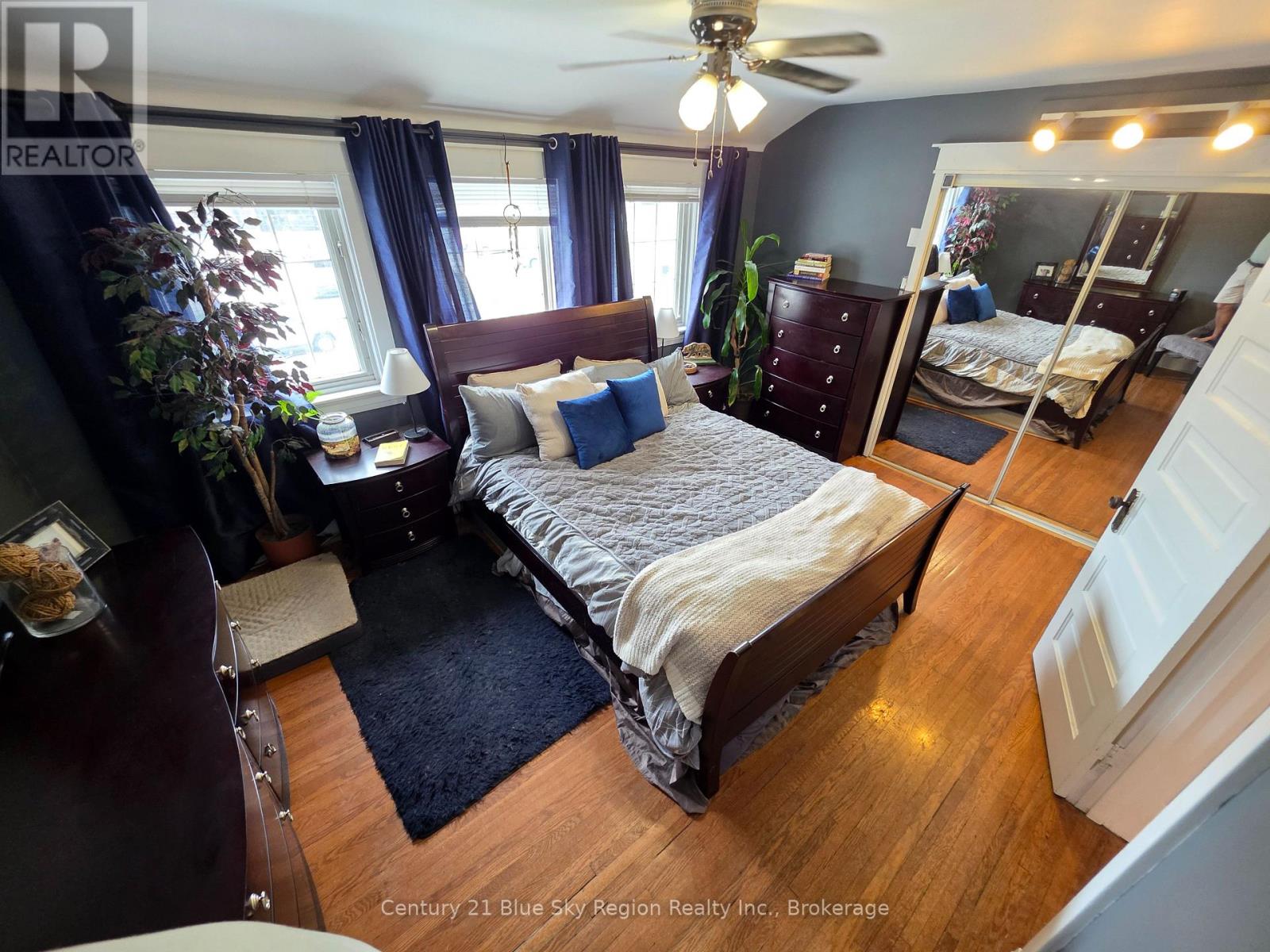 153 FIRST AVENUE W - 22
