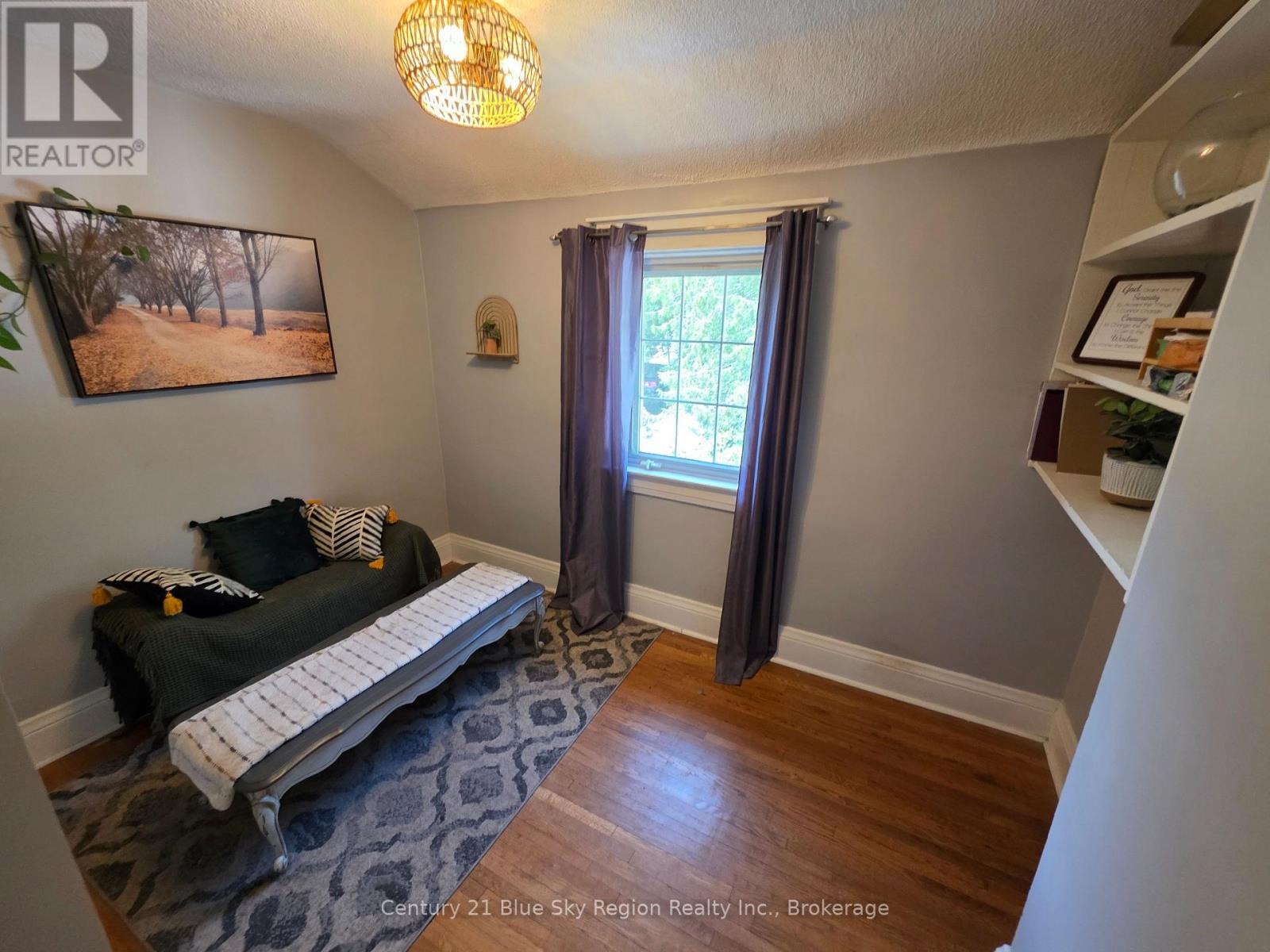 153 FIRST AVENUE W - 24