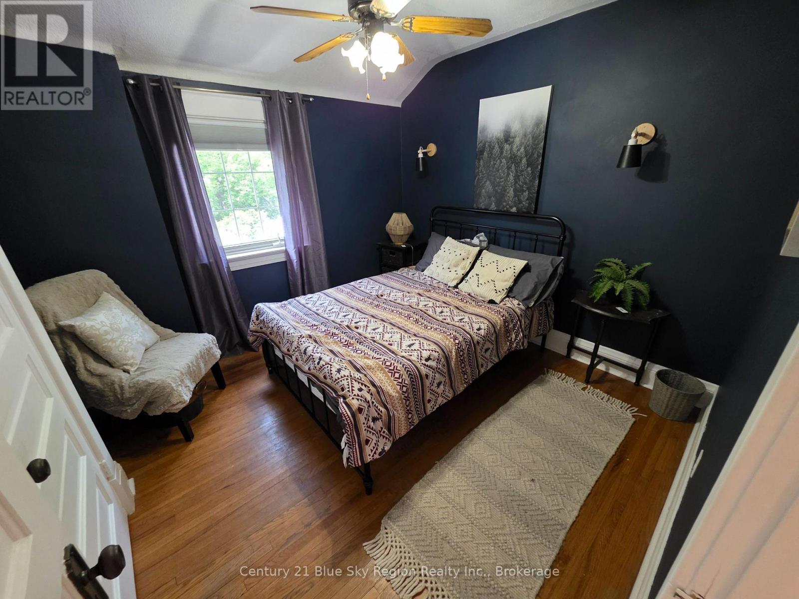 153 FIRST AVENUE W - 25