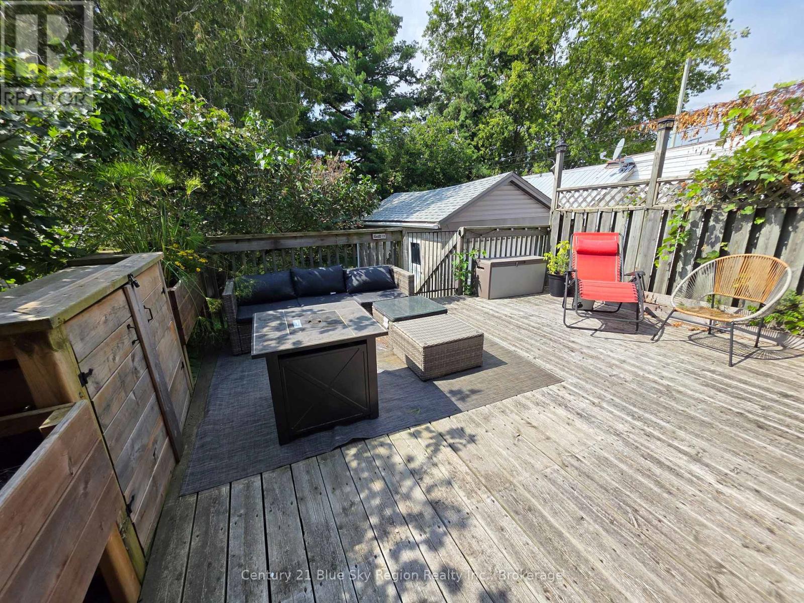 153 FIRST AVENUE W - 28